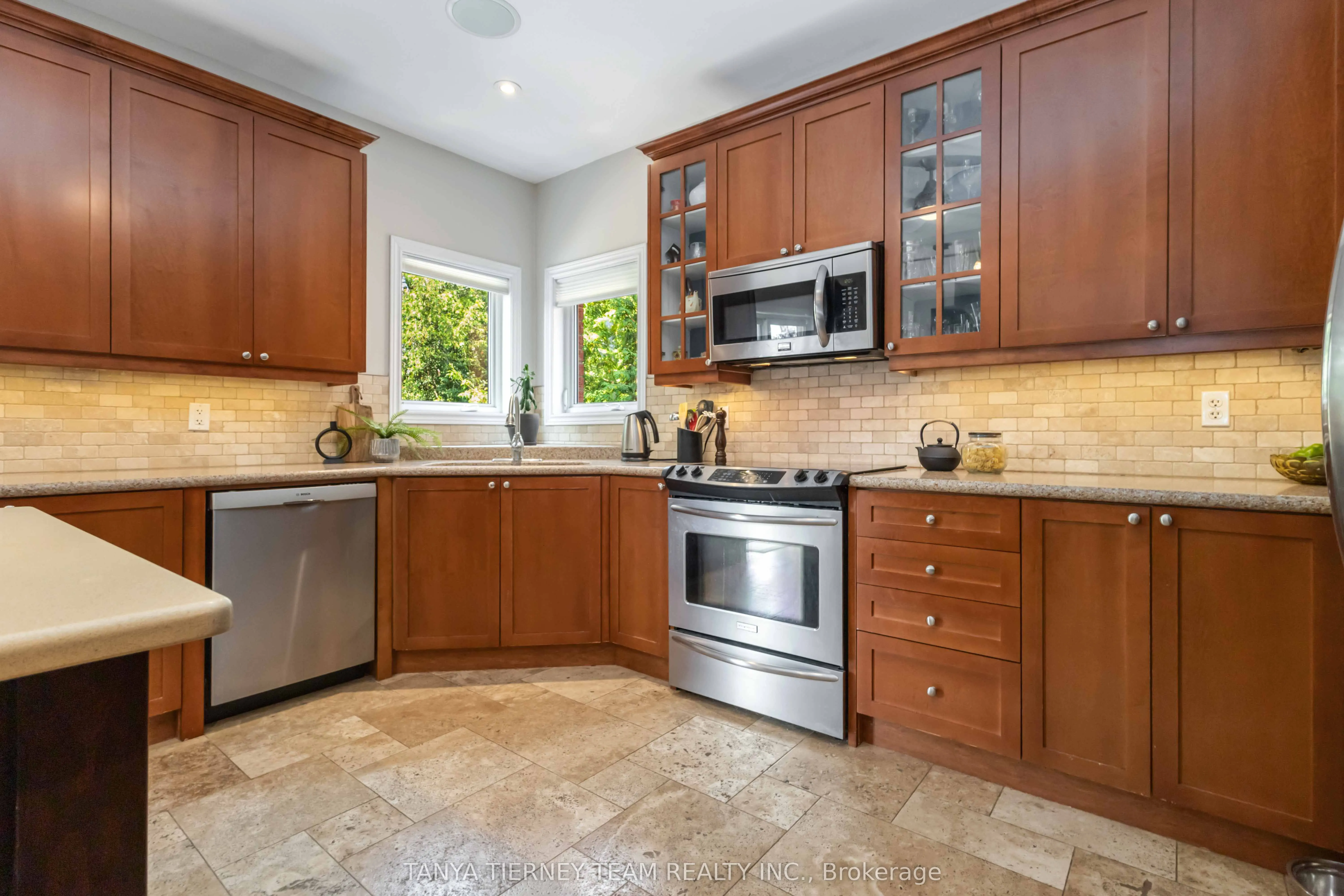 6 Braddock Court