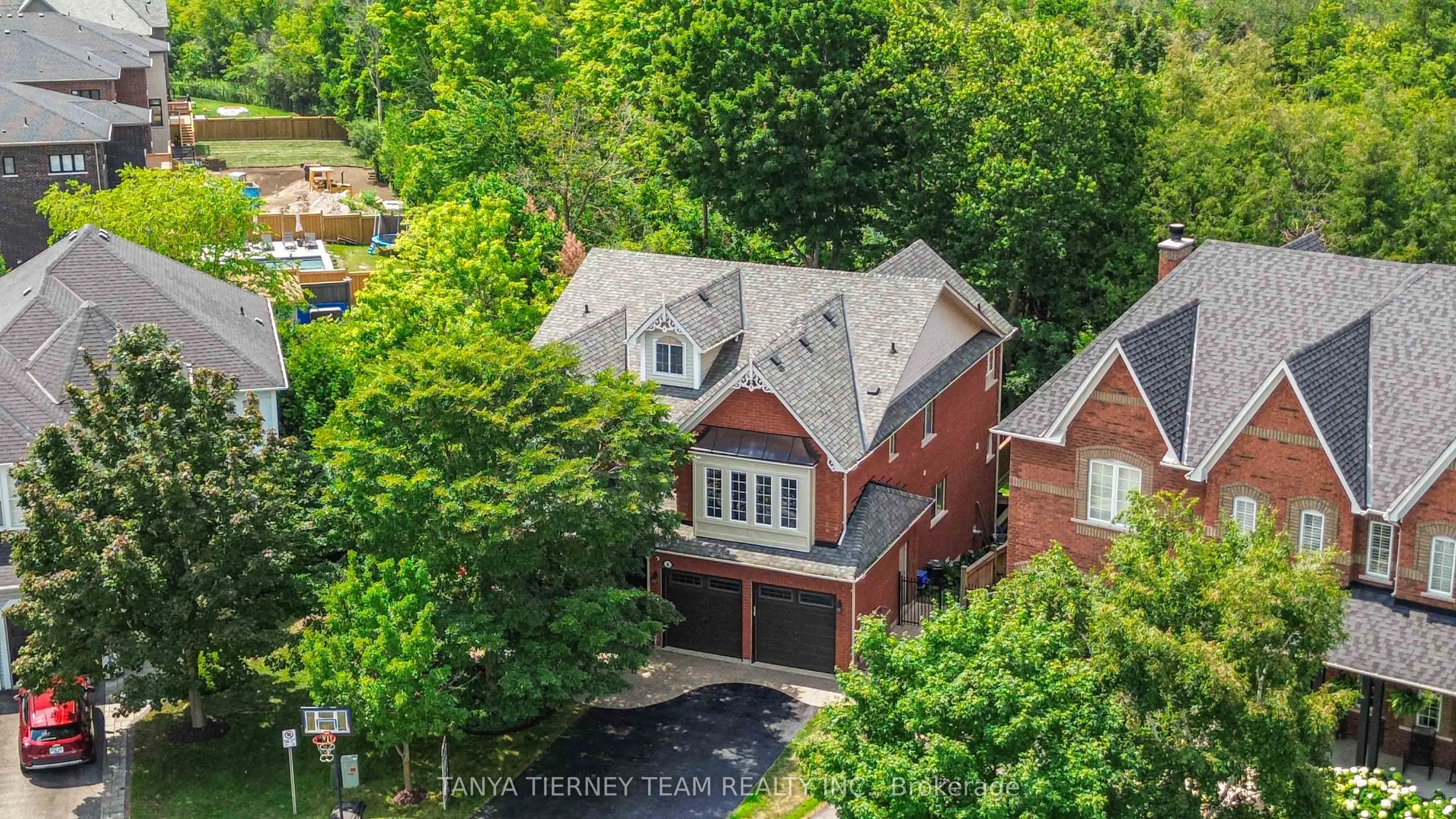 6 Braddock Court