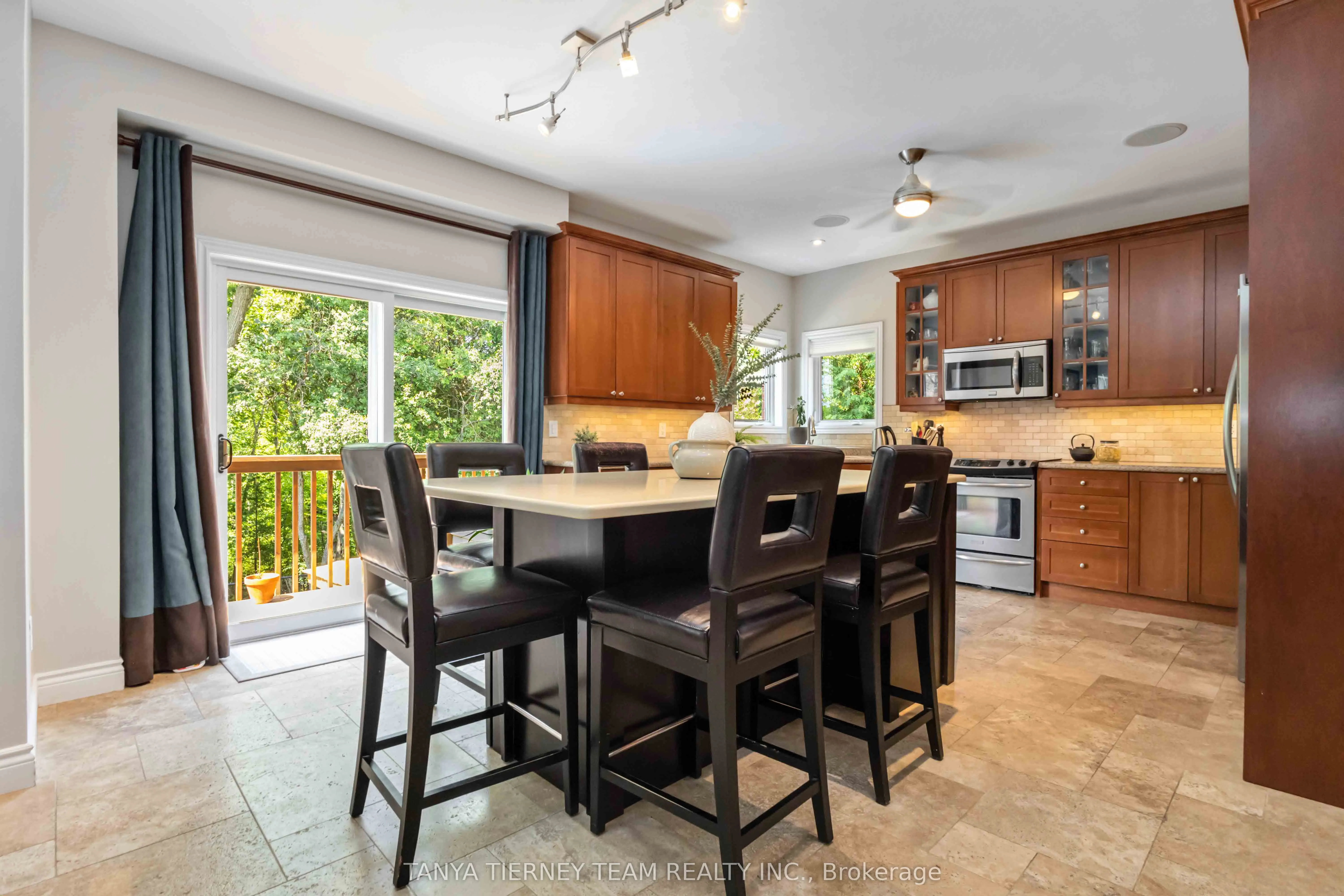 6 Braddock Court