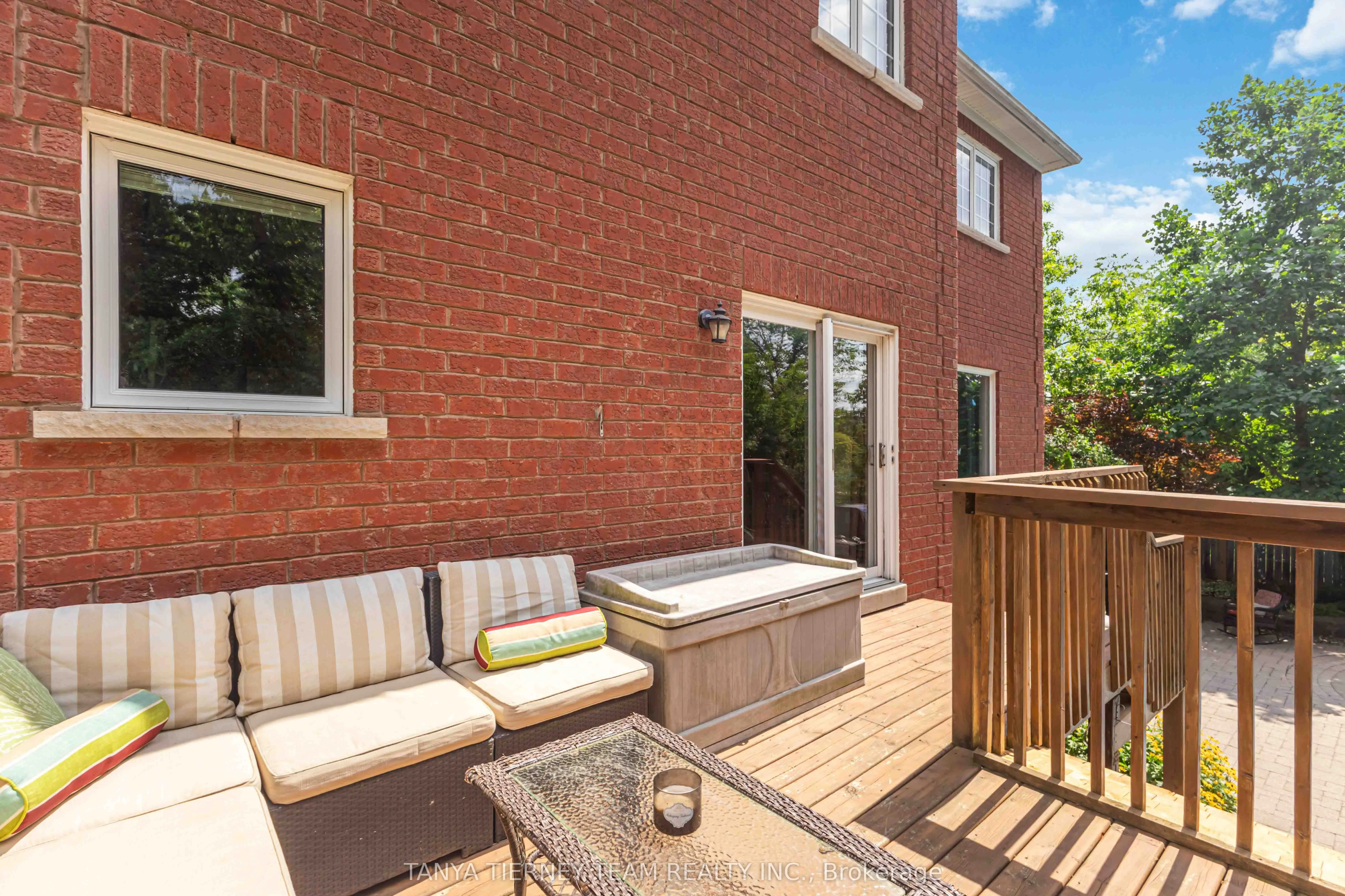 6 Braddock Court