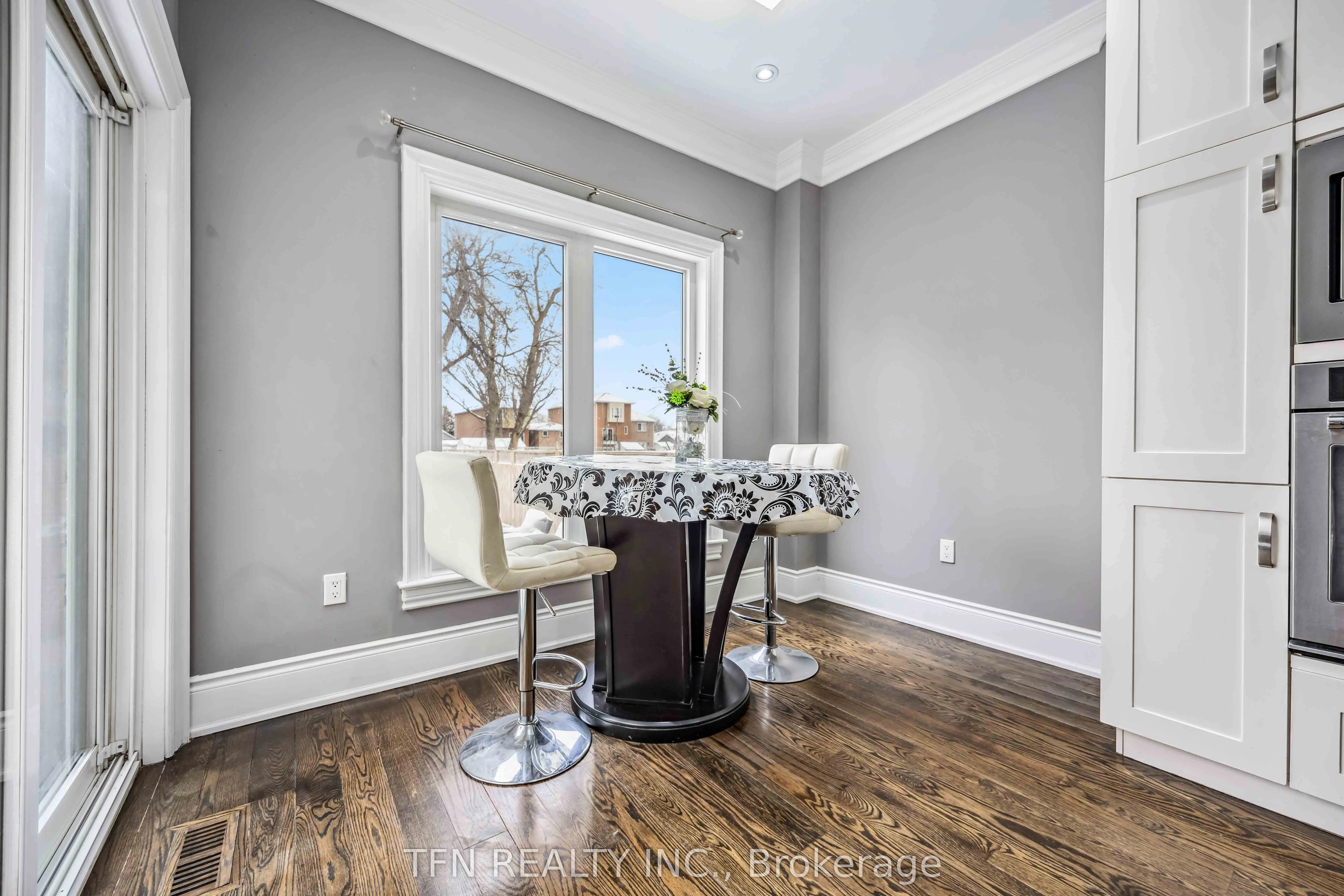 282B Aylesworth Avenue
