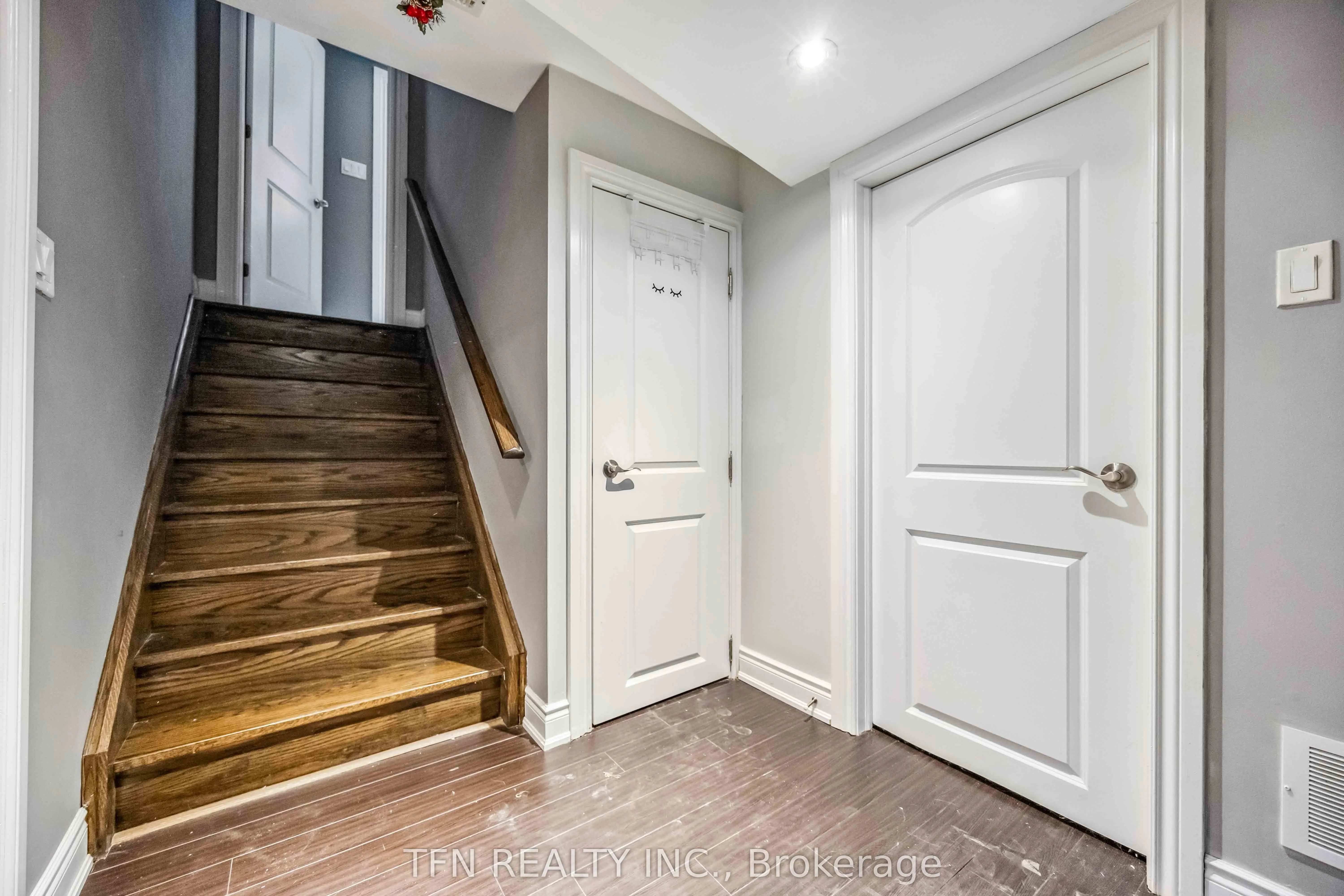 282B Aylesworth Avenue