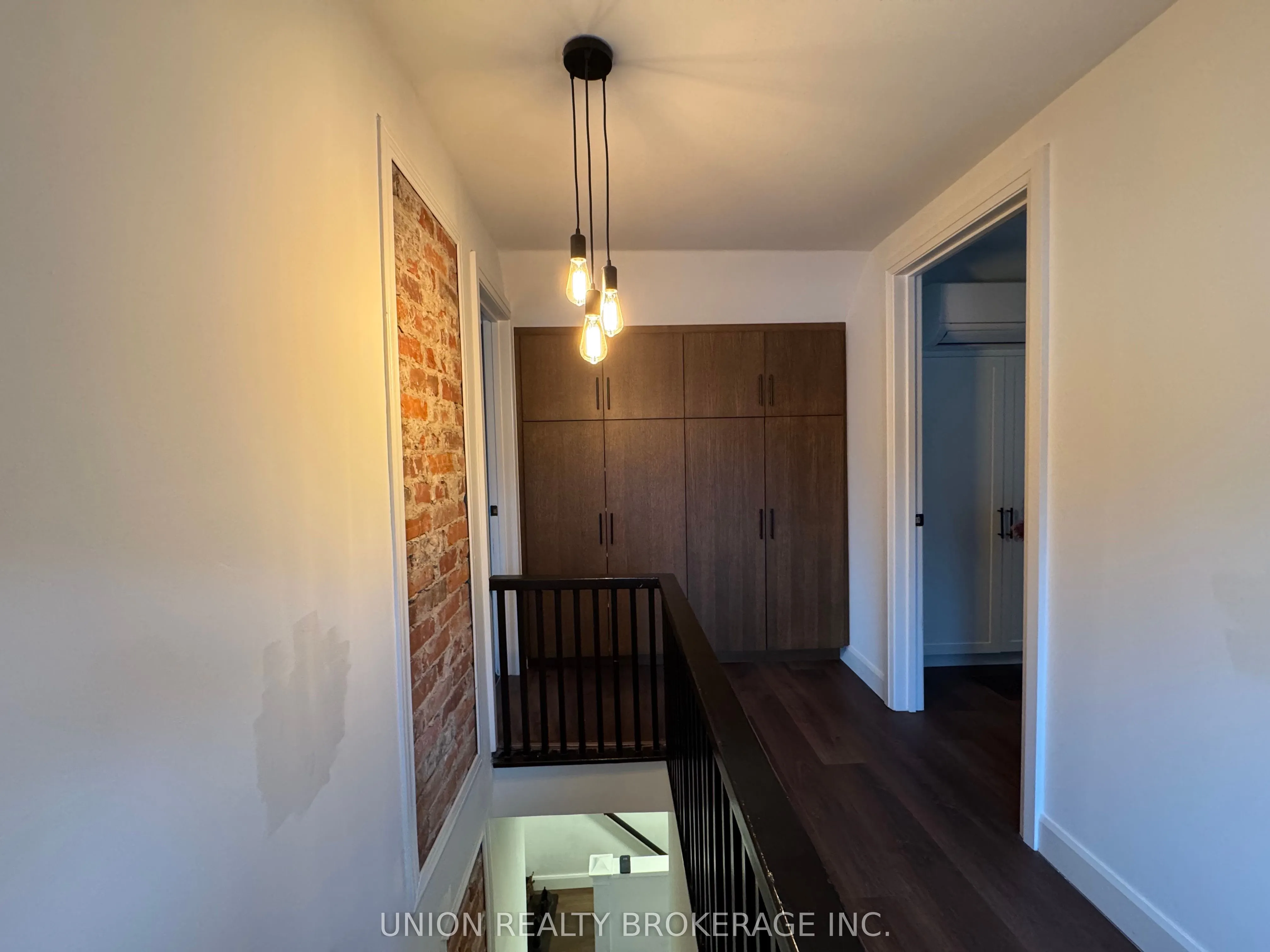 2137 Gerrard Street E, #Upper
