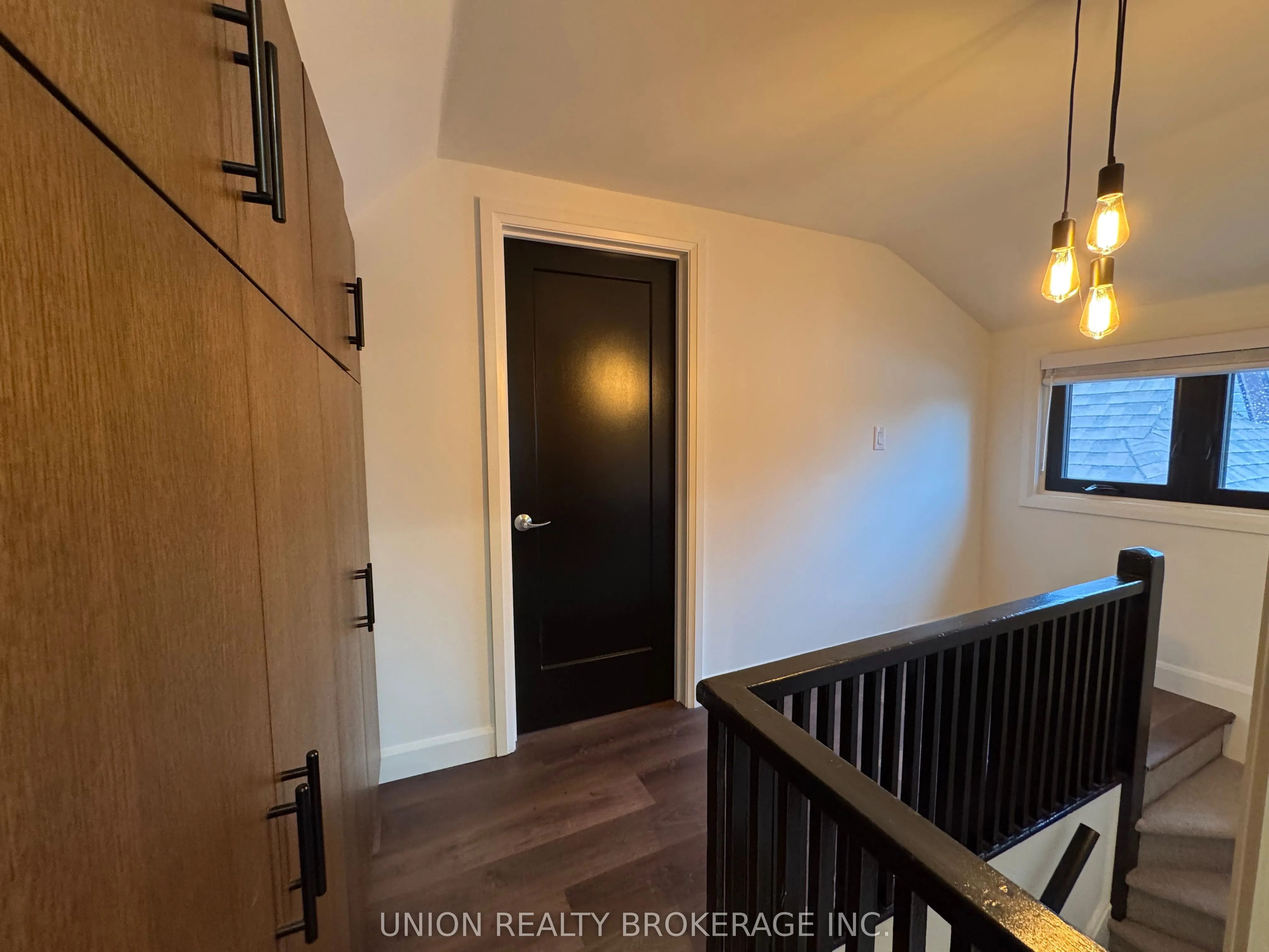 2137 Gerrard Street E, #Upper