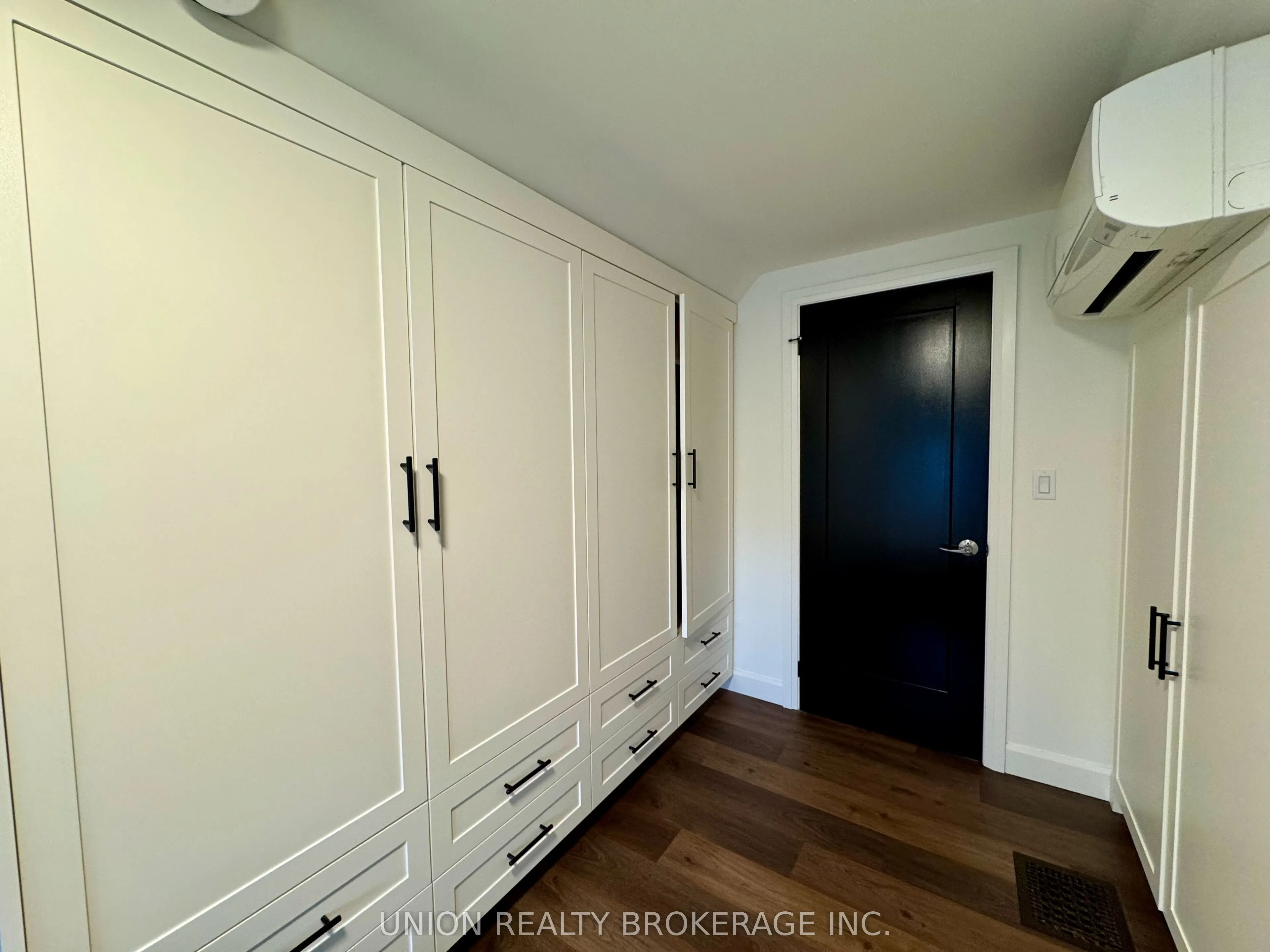 2137 Gerrard Street E, #Upper