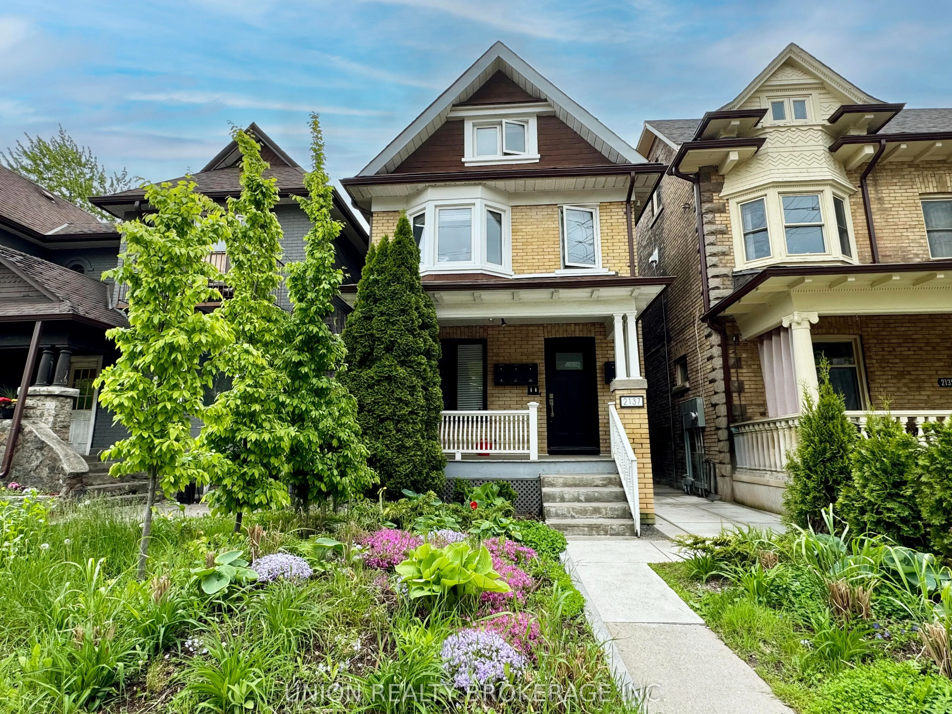 2137 Gerrard Street E, #Upper