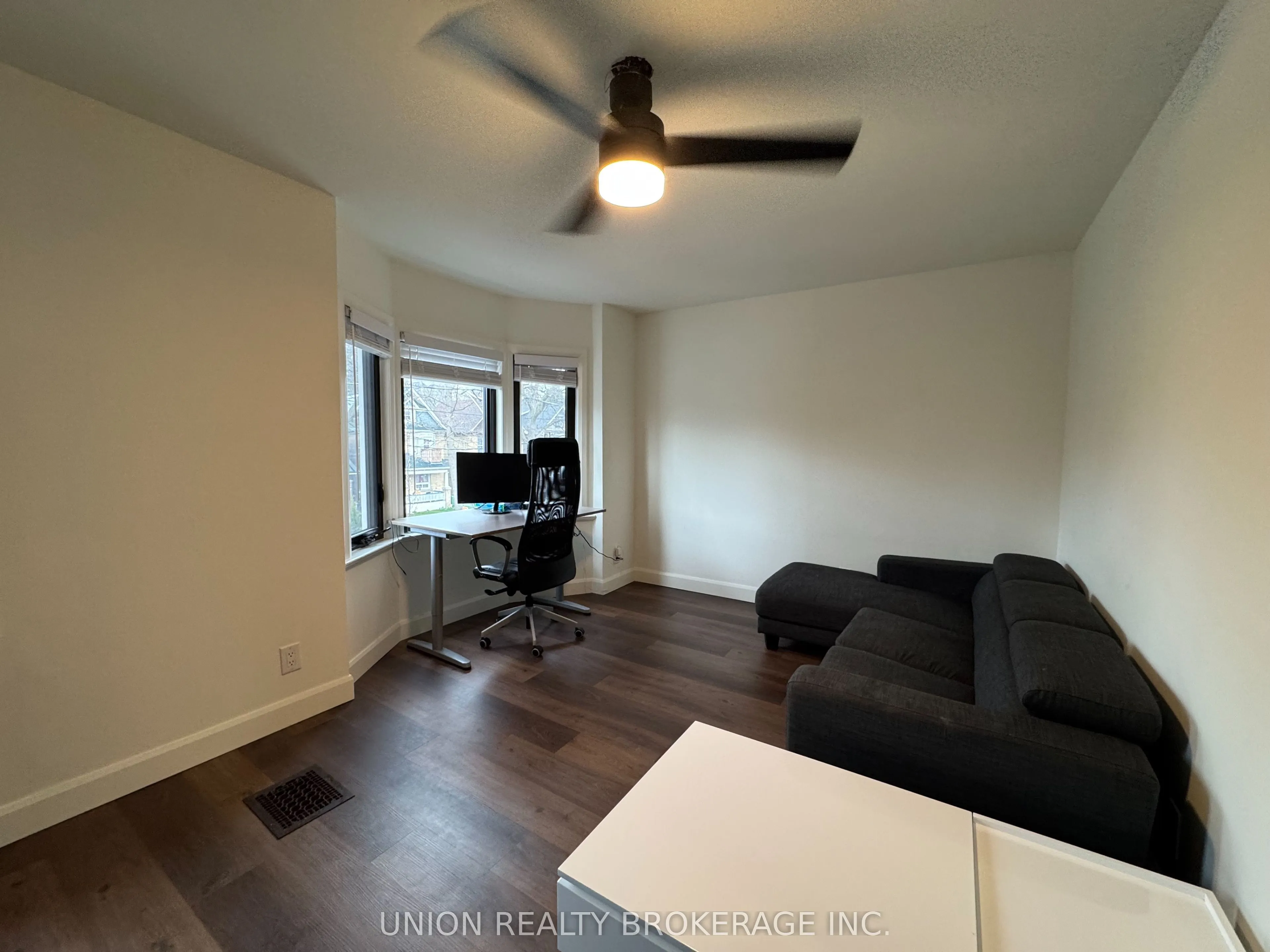 2137 Gerrard Street E, #Upper