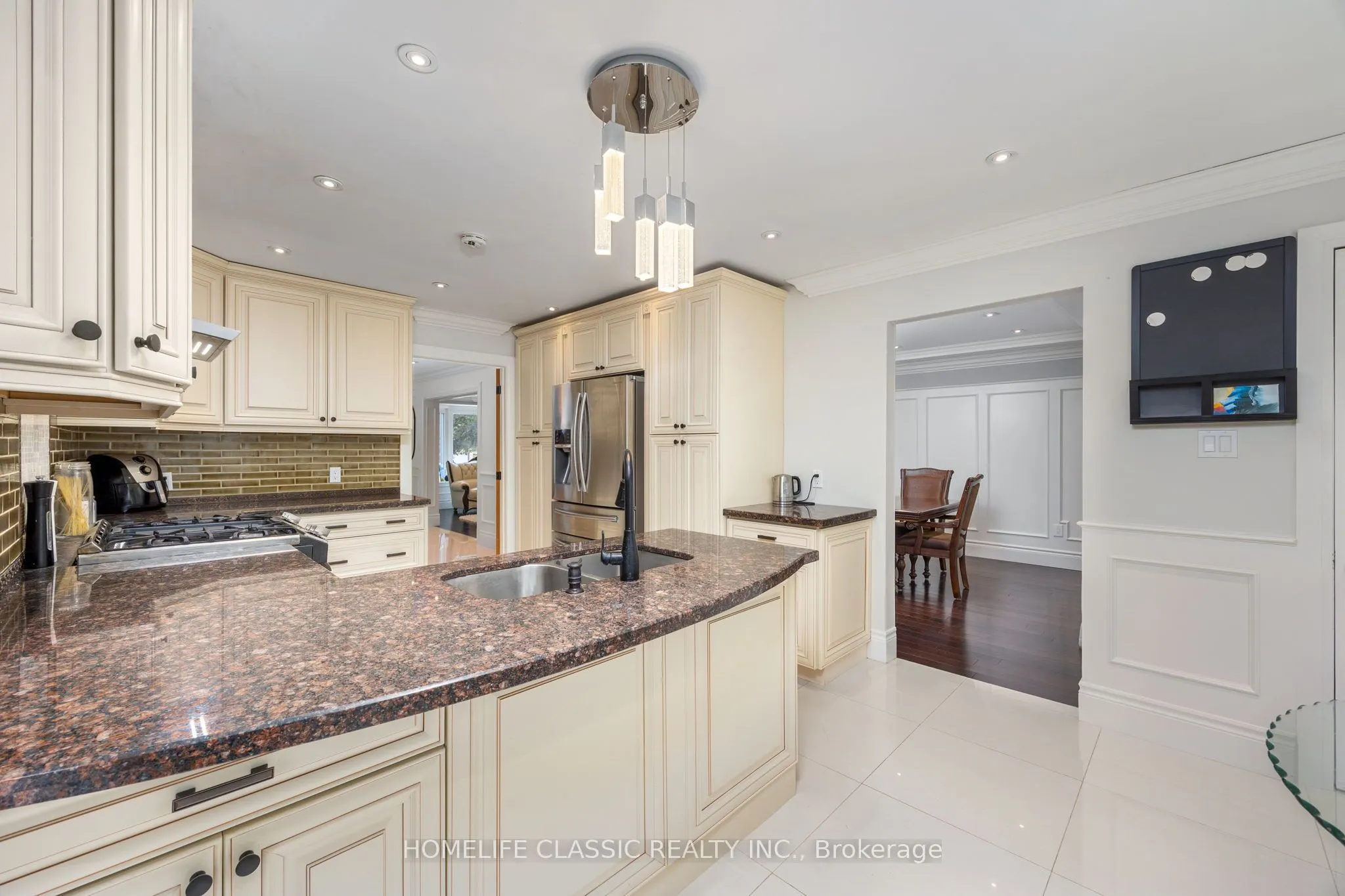 550 Dahlia Crescent