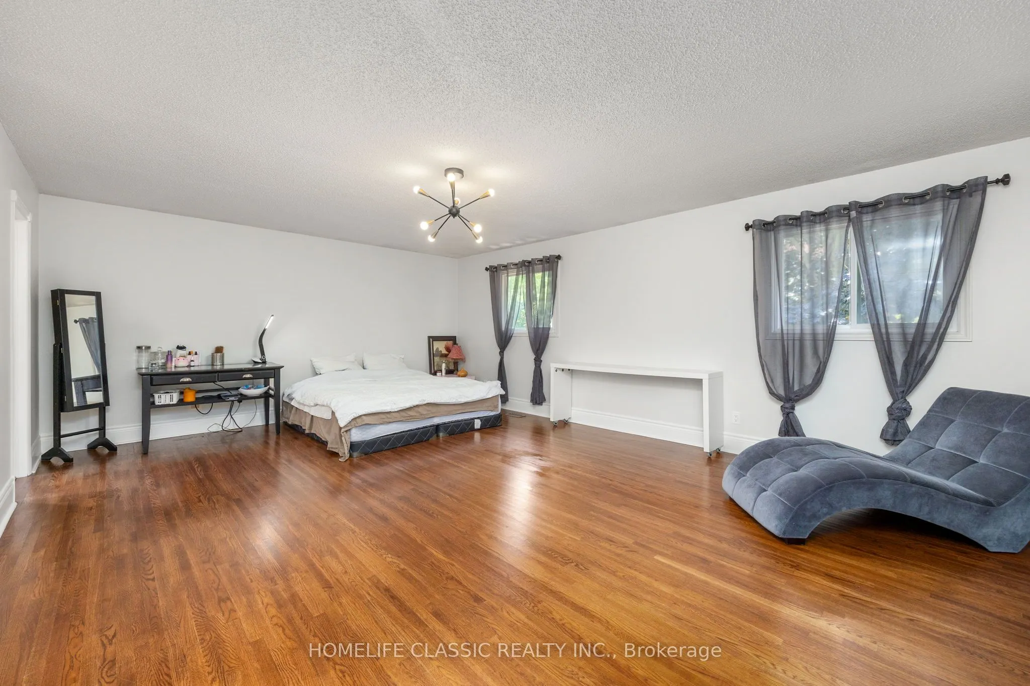 550 Dahlia Crescent