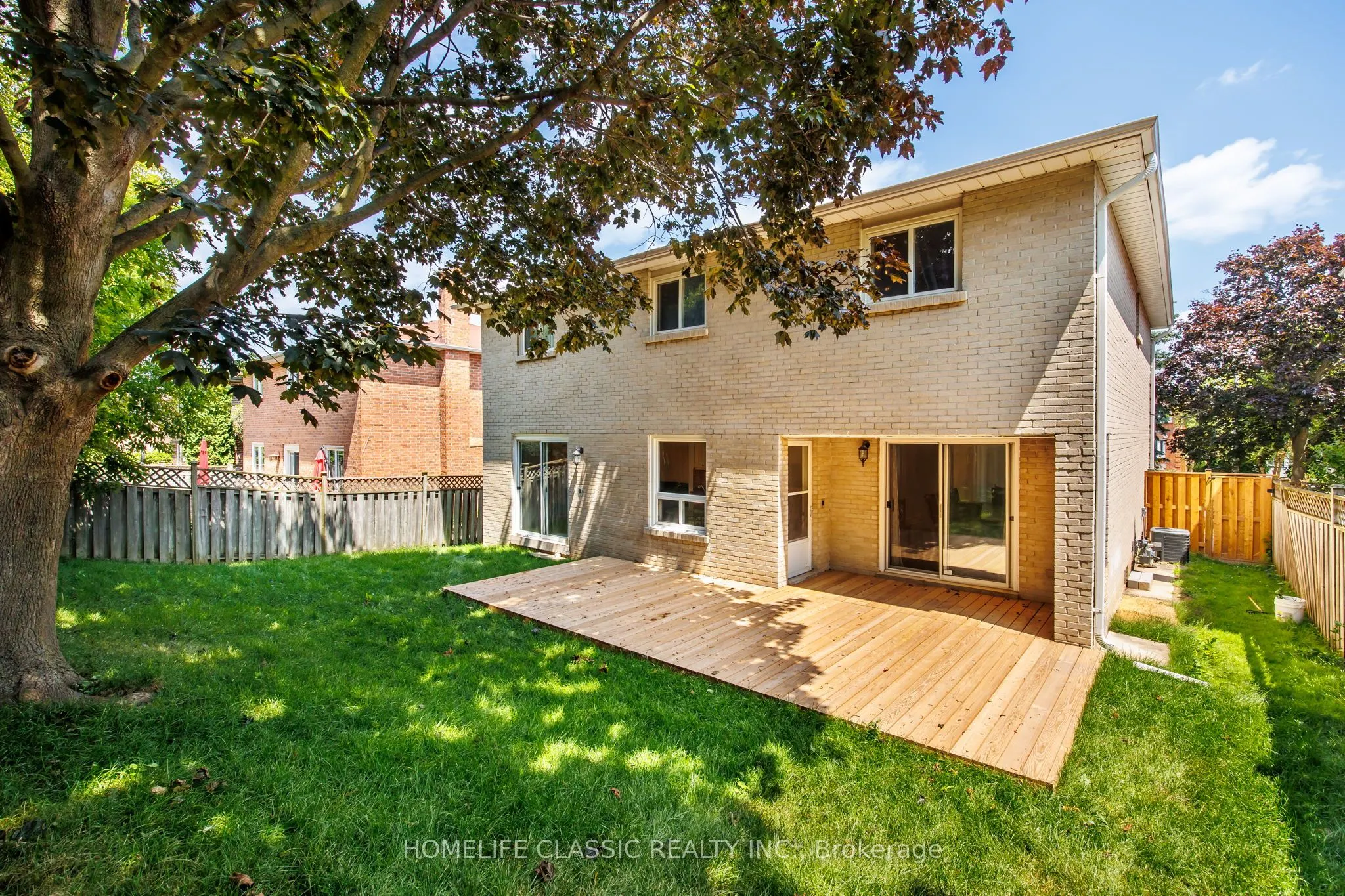 550 Dahlia Crescent