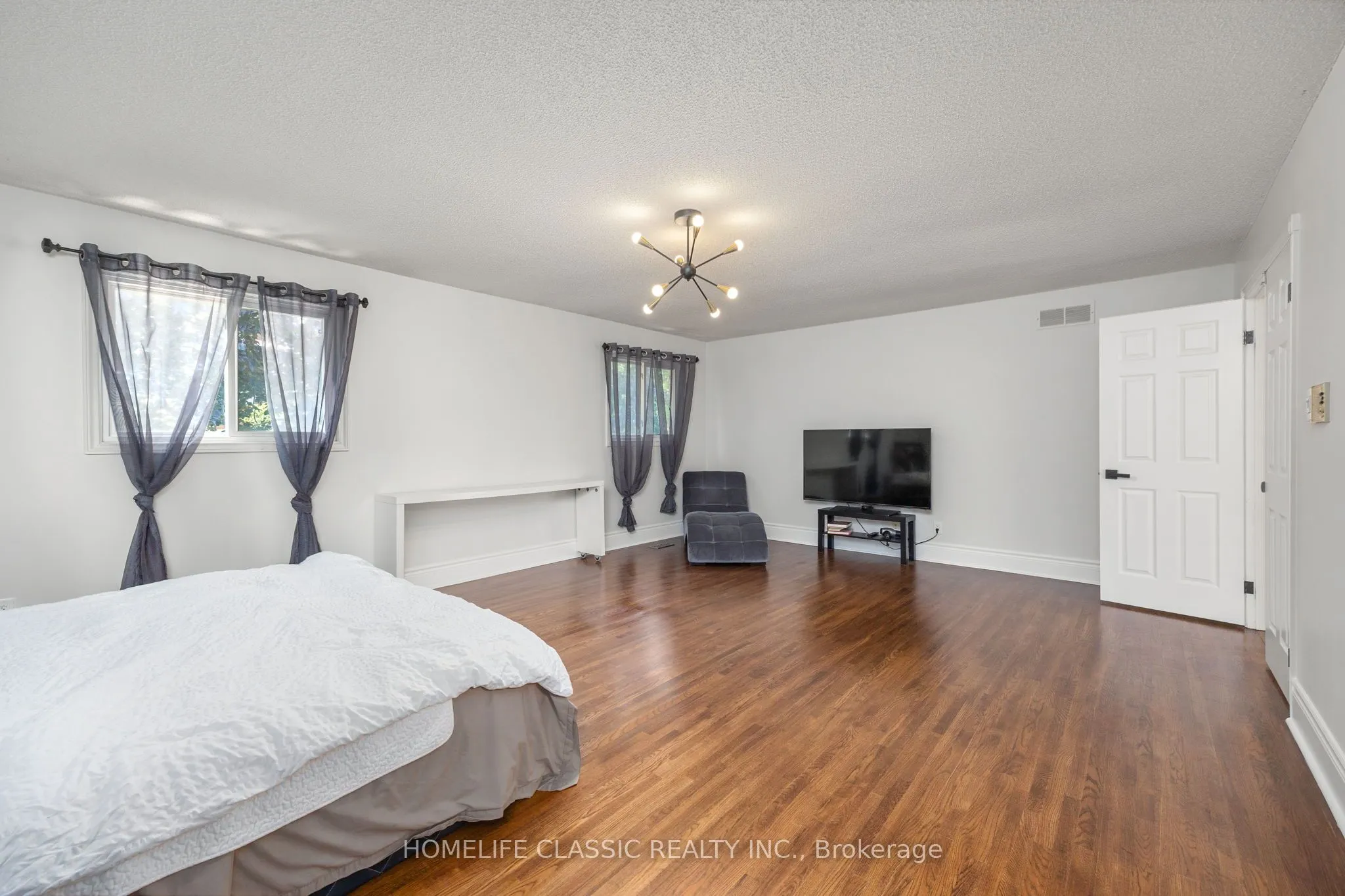 550 Dahlia Crescent
