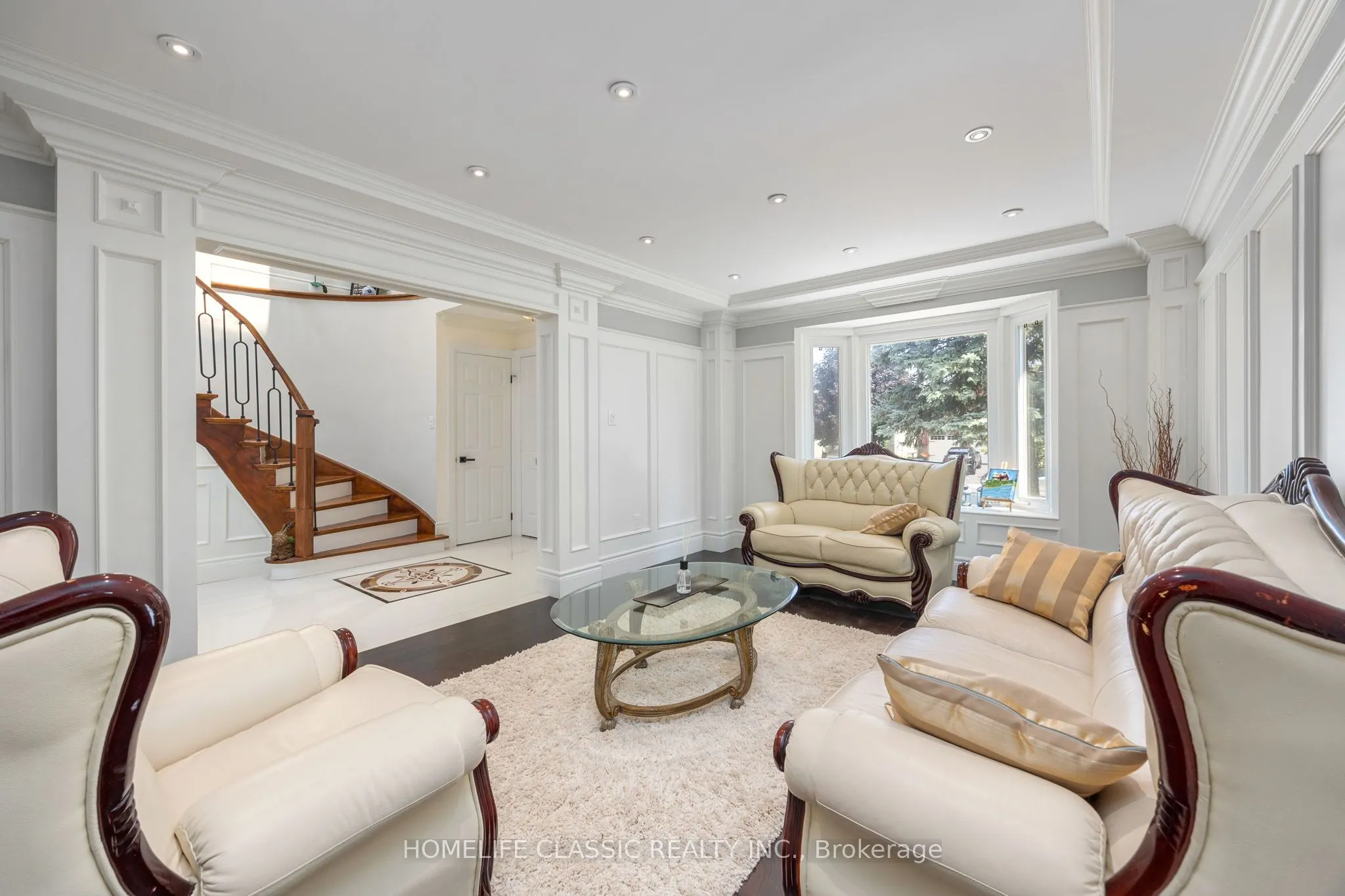 550 Dahlia Crescent
