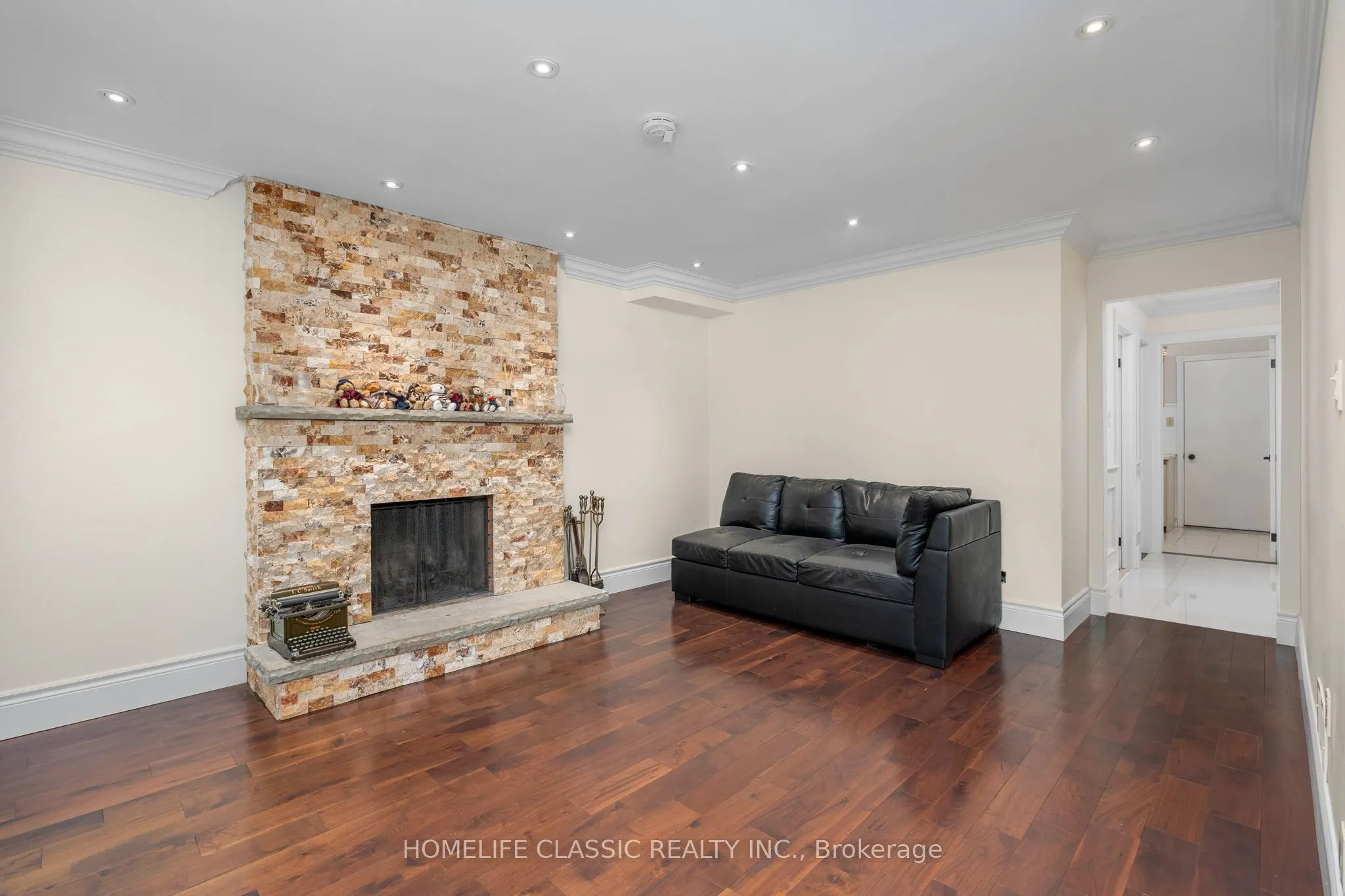 550 Dahlia Crescent