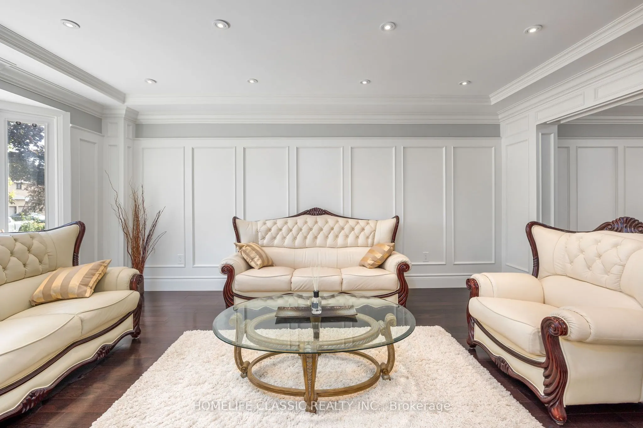 550 Dahlia Crescent