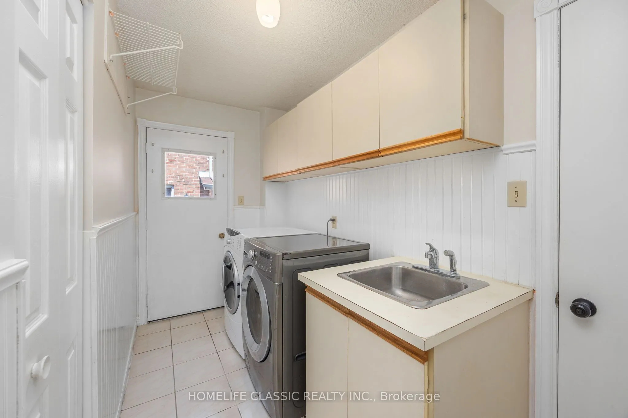 550 Dahlia Crescent