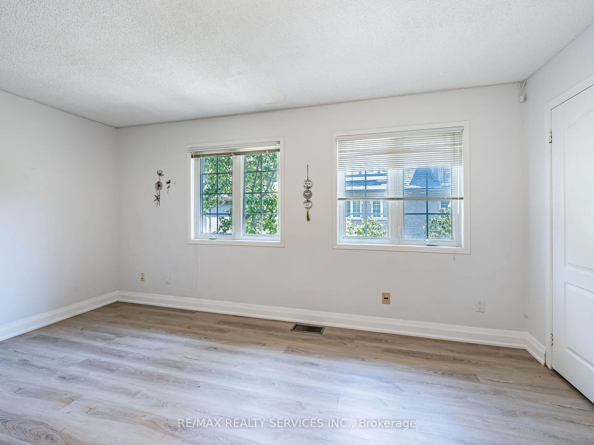 1995 Royal Road, #136