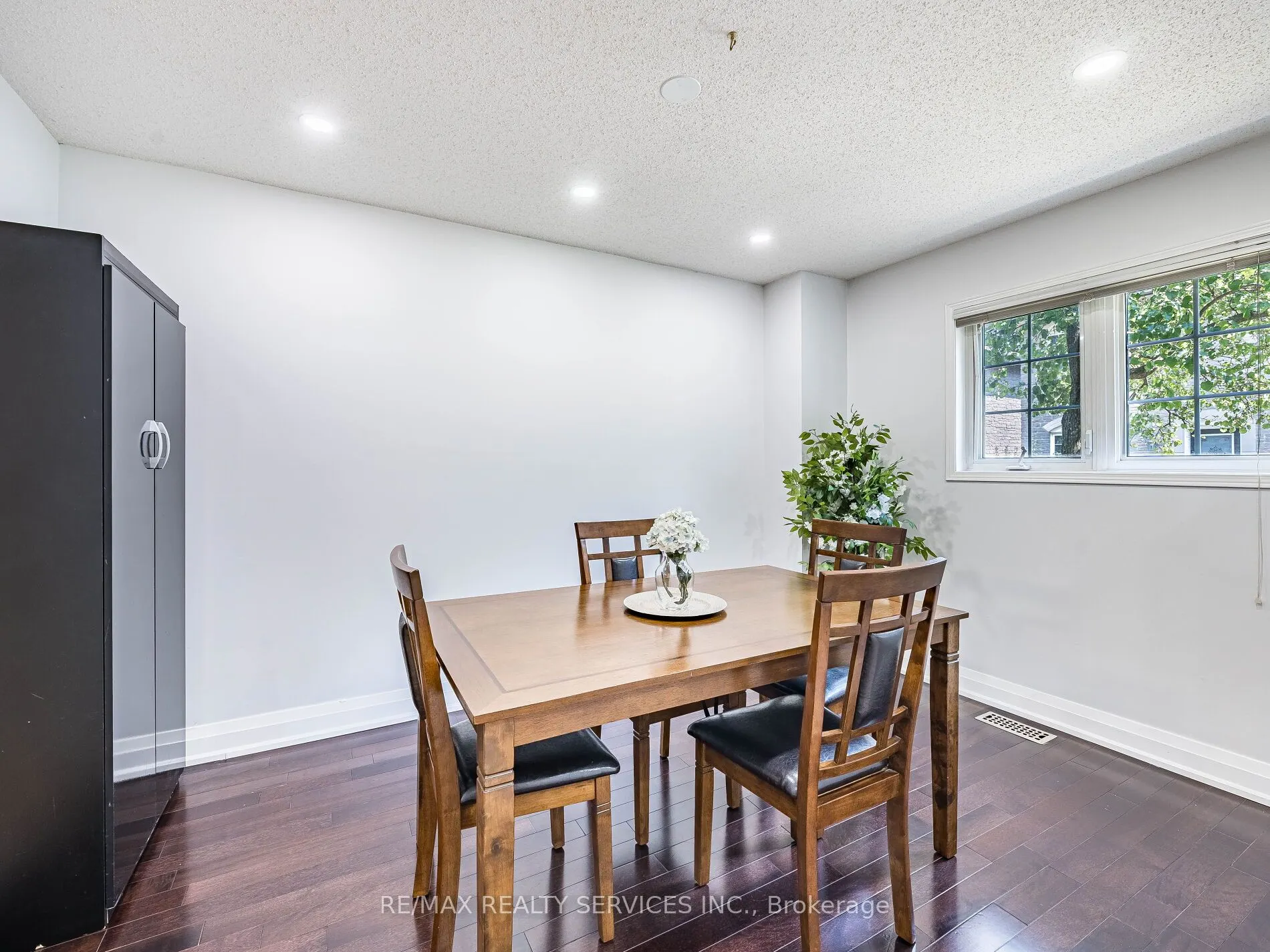 1995 Royal Road, #136