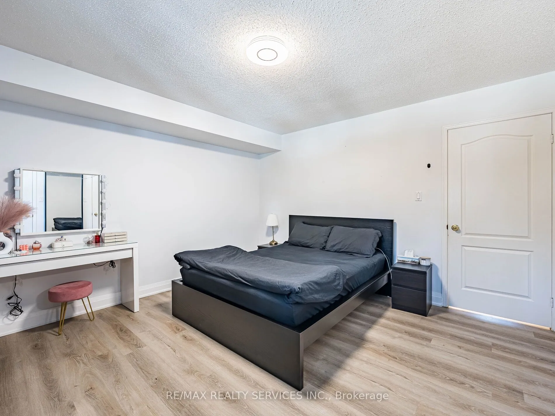 1995 Royal Road, #136