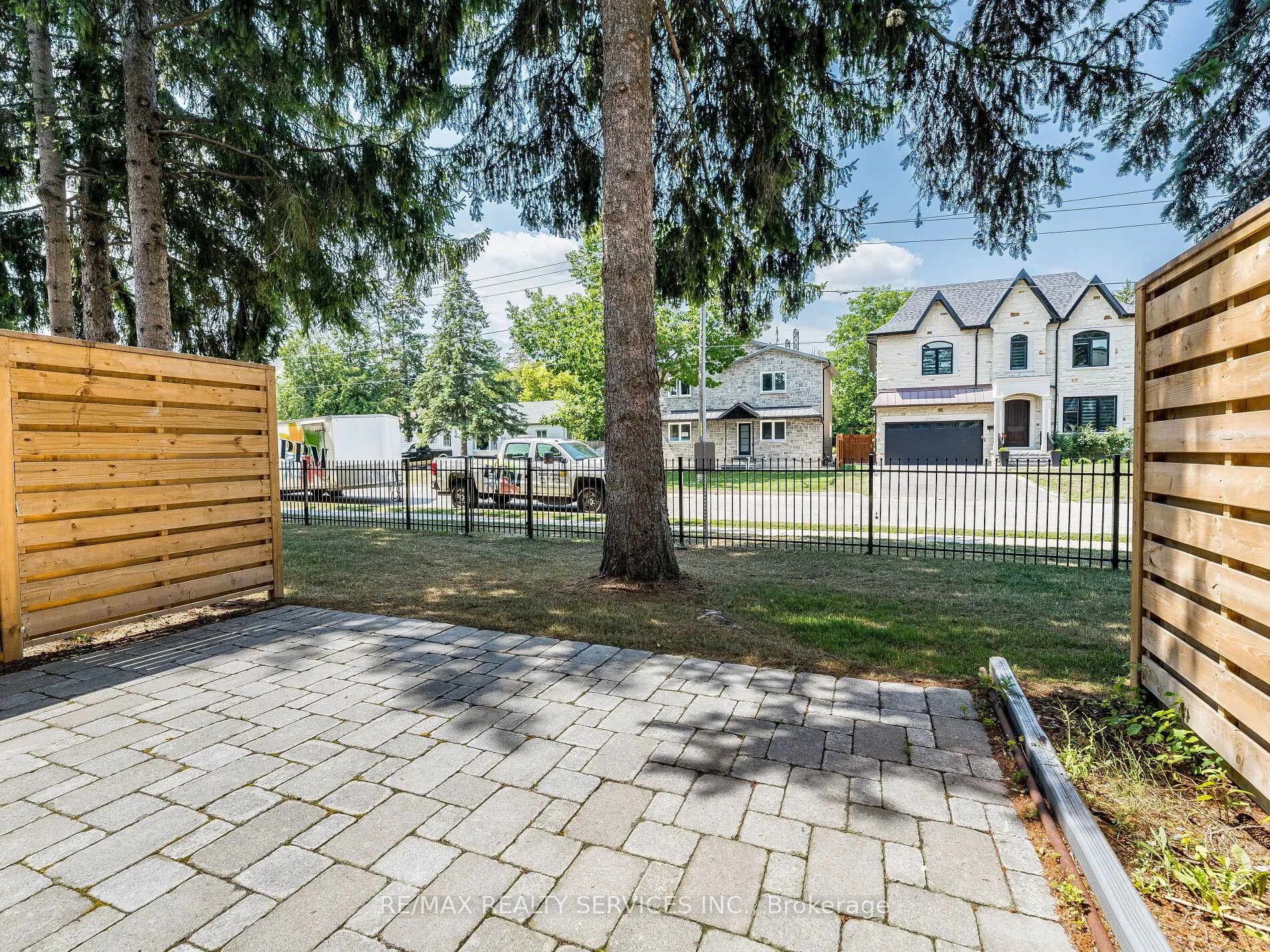 1995 Royal Road, #136