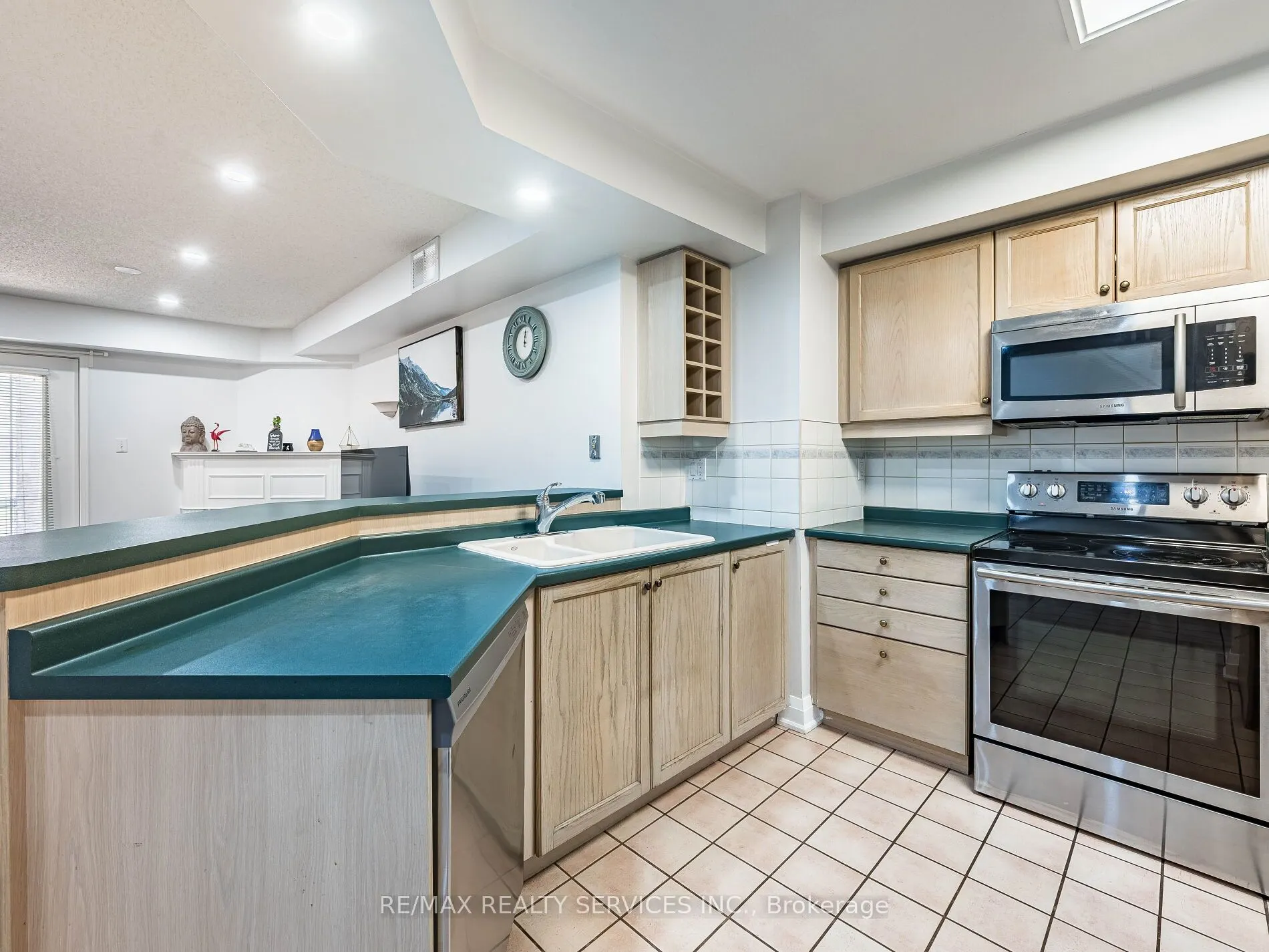 1995 Royal Road, #136