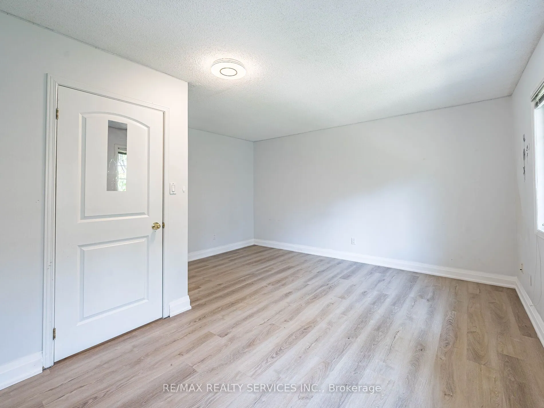 1995 Royal Road, #136