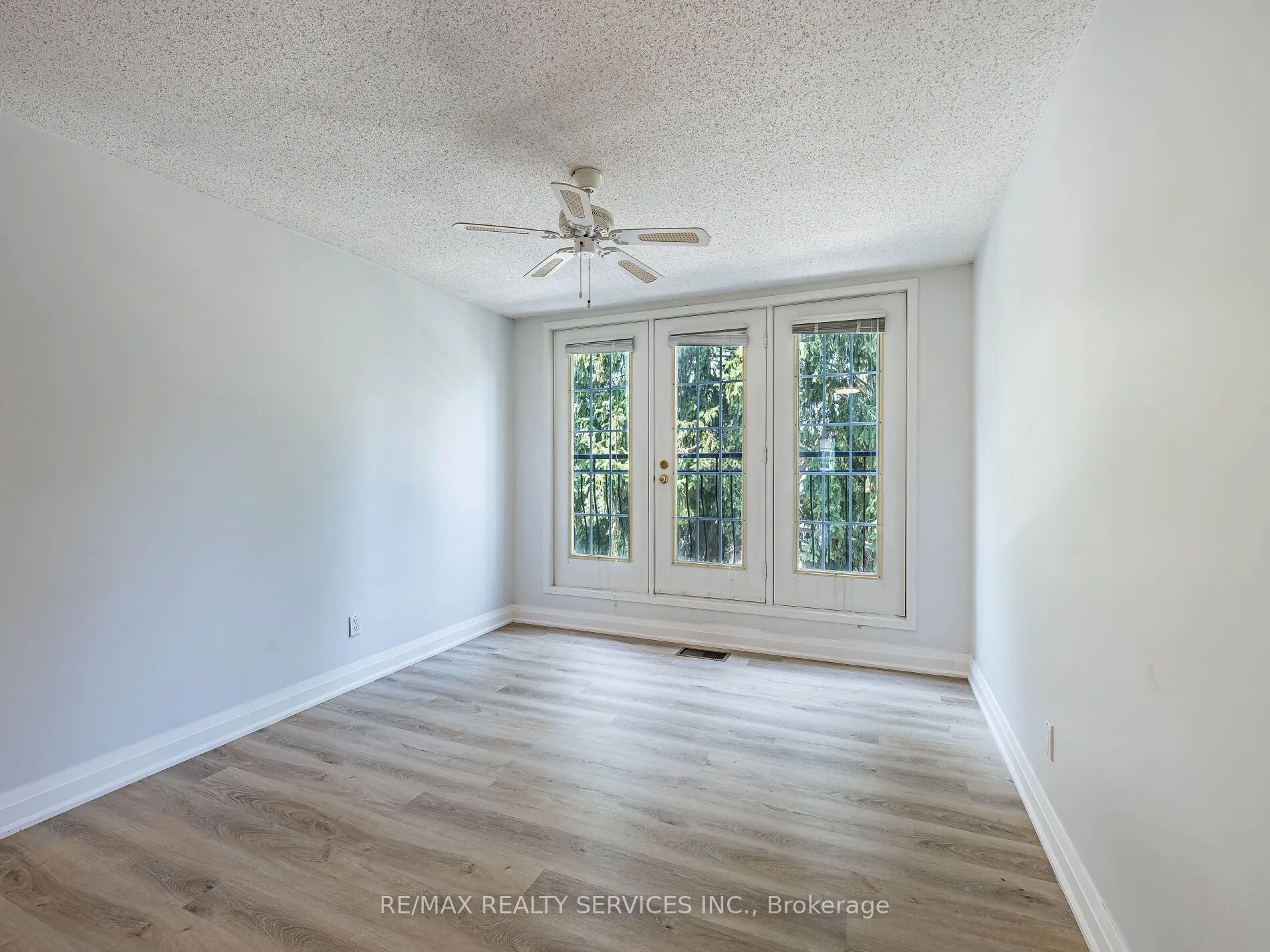 1995 Royal Road, #136