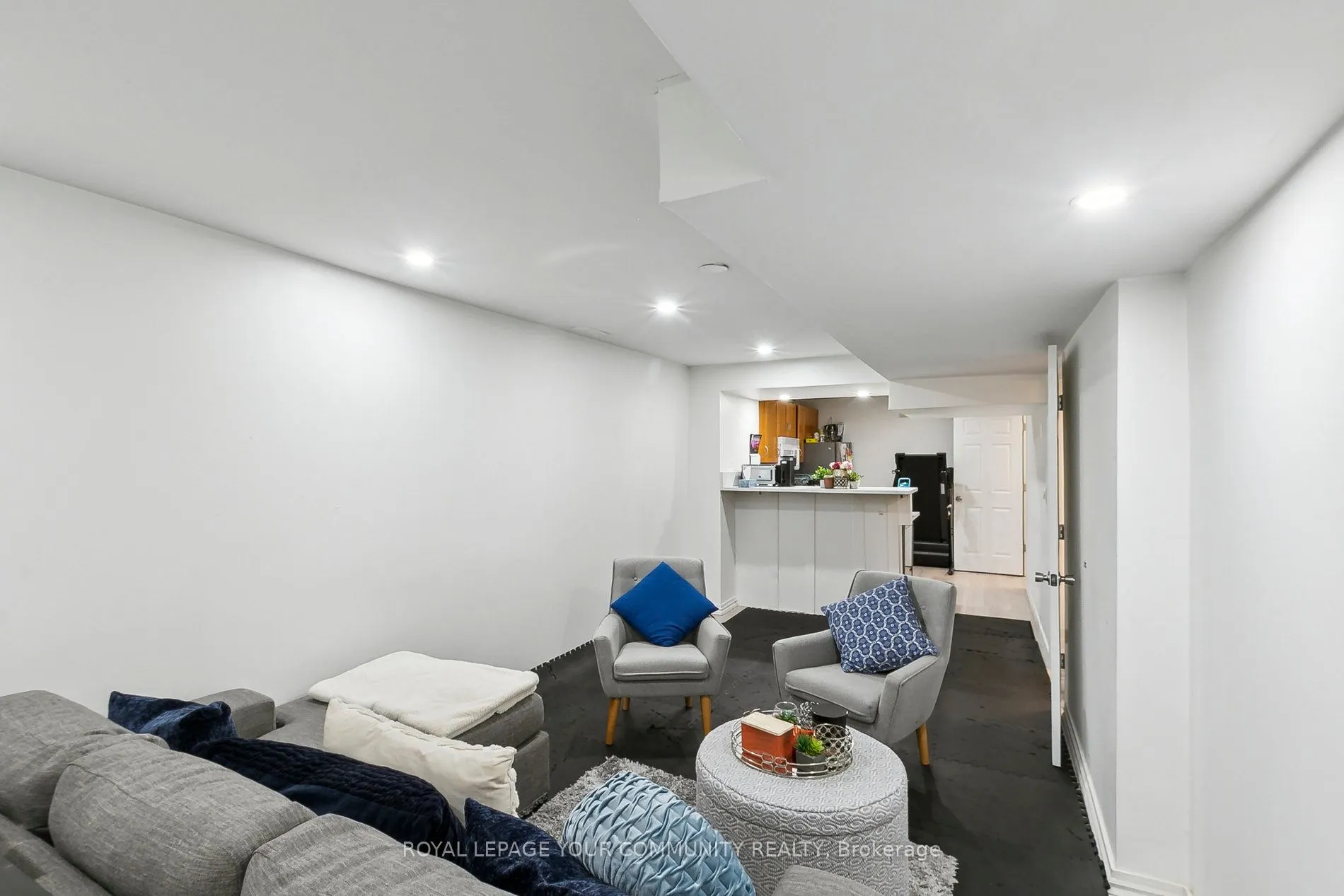 10 Greenhalf Drive