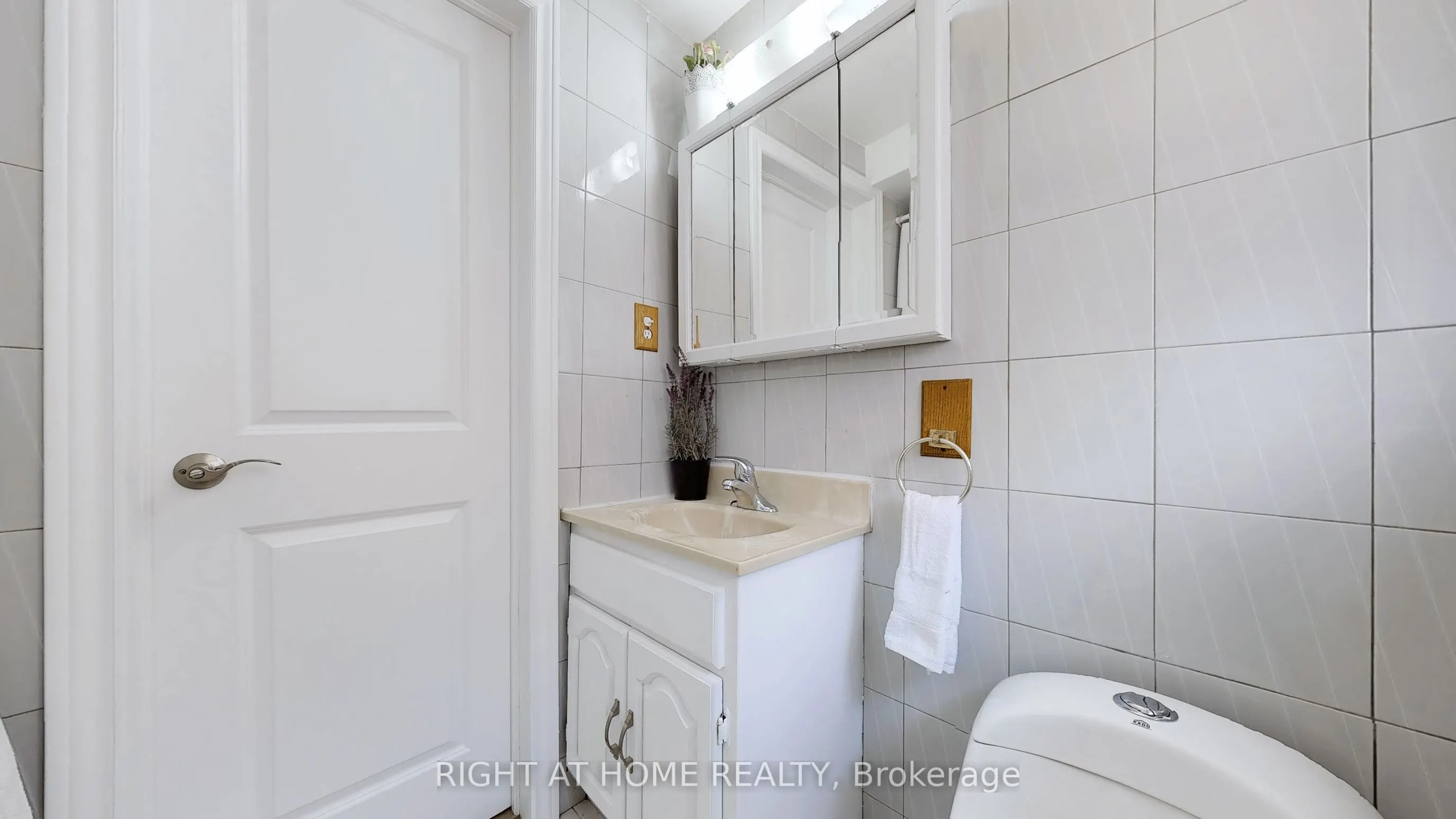 12A Kenmore Avenue
