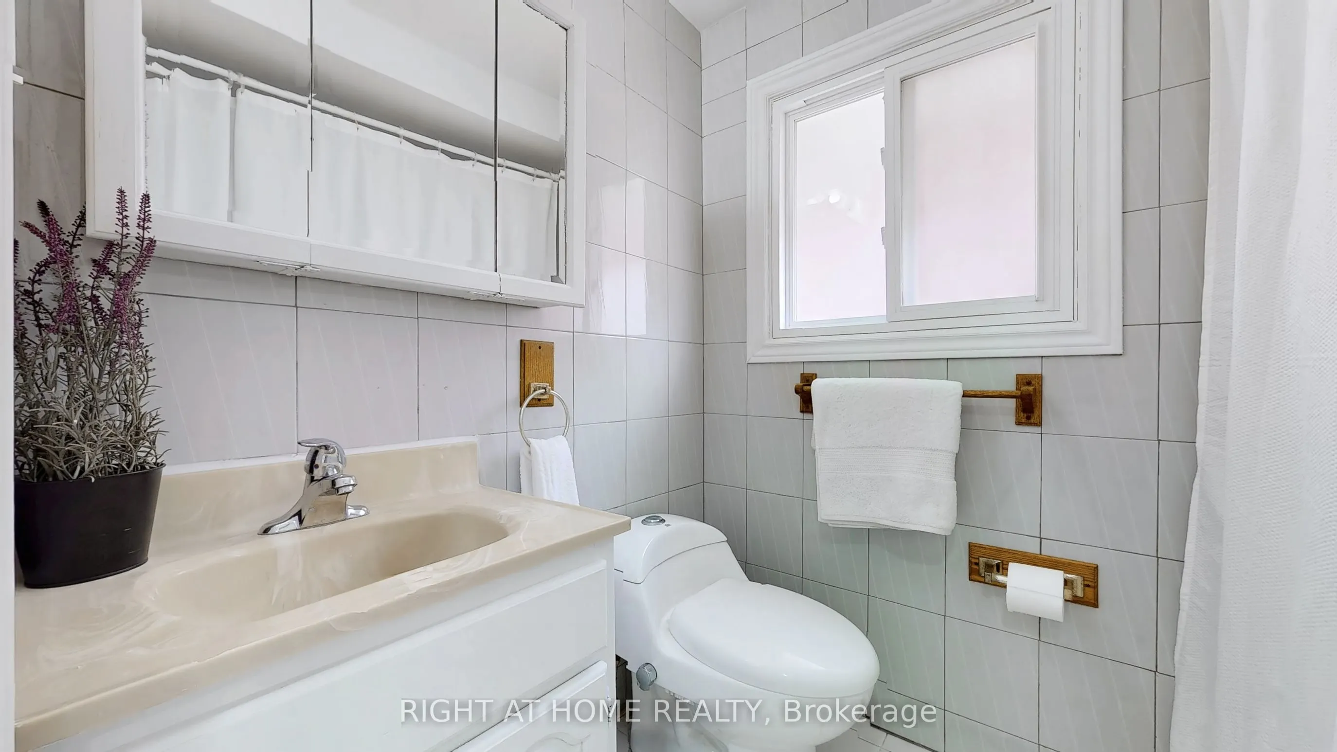 12A Kenmore Avenue