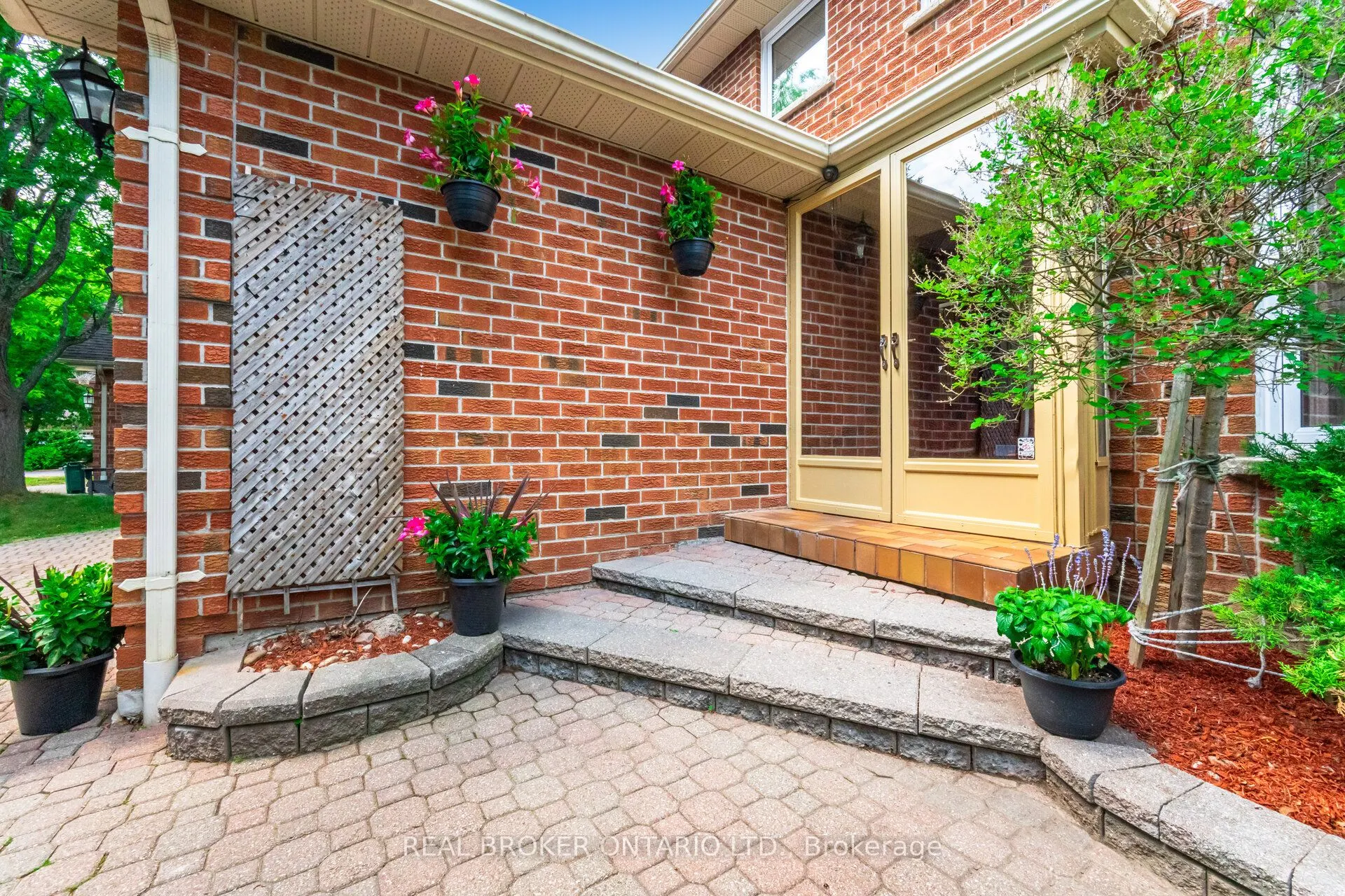 206 Gwendolyn Street
