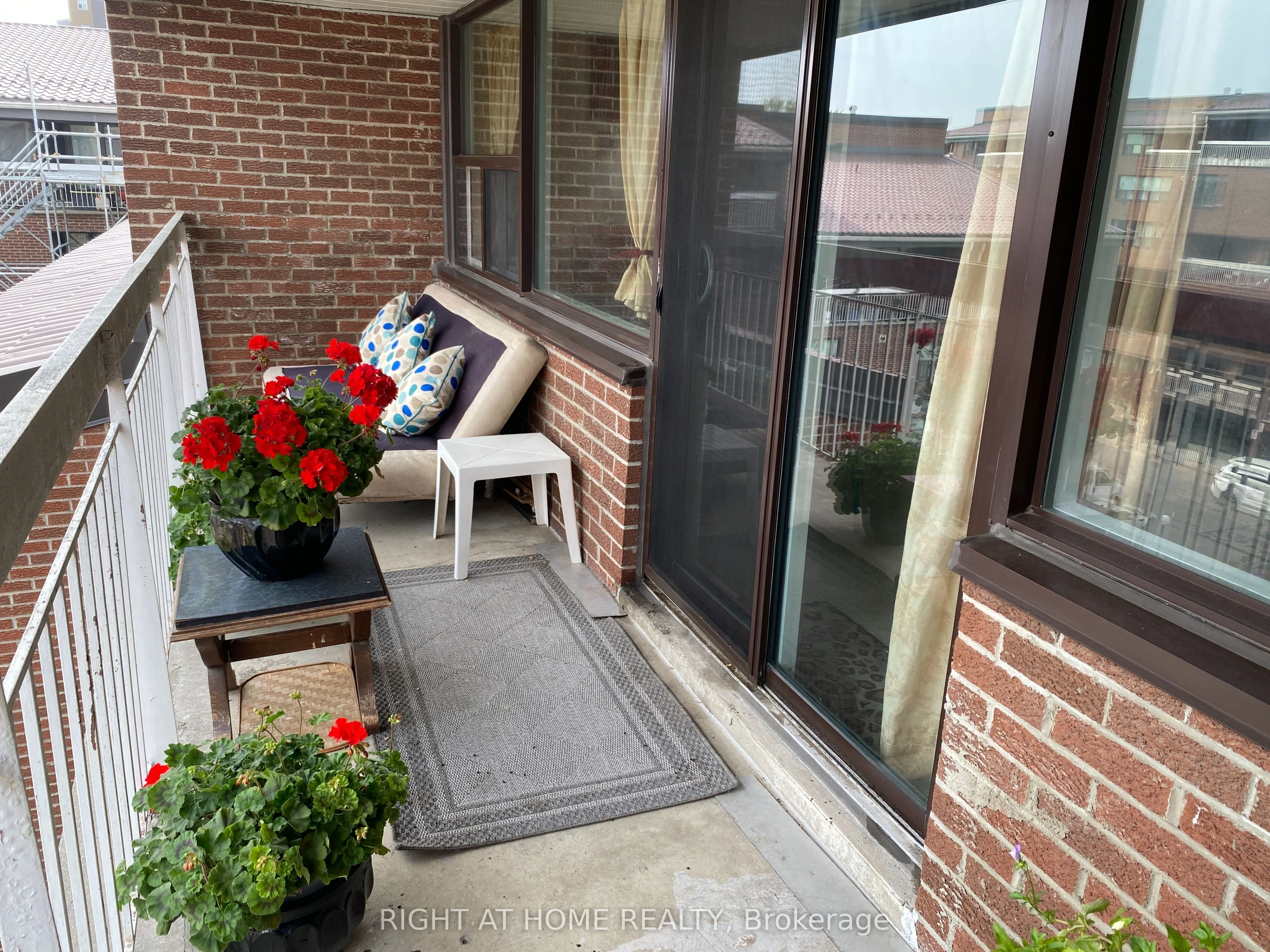4060 Lawrence Avenue E, #505