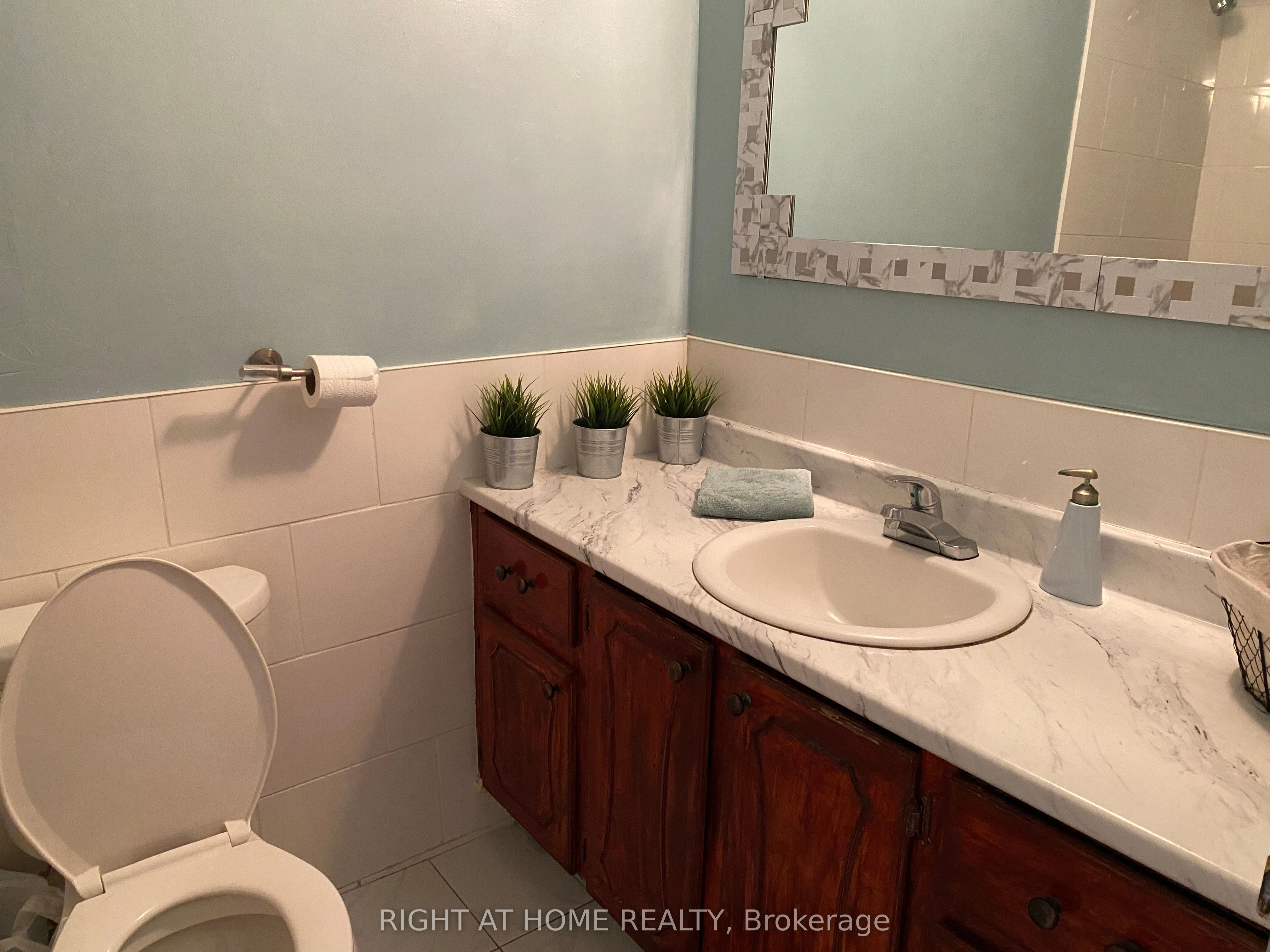 4060 Lawrence Avenue E, #505