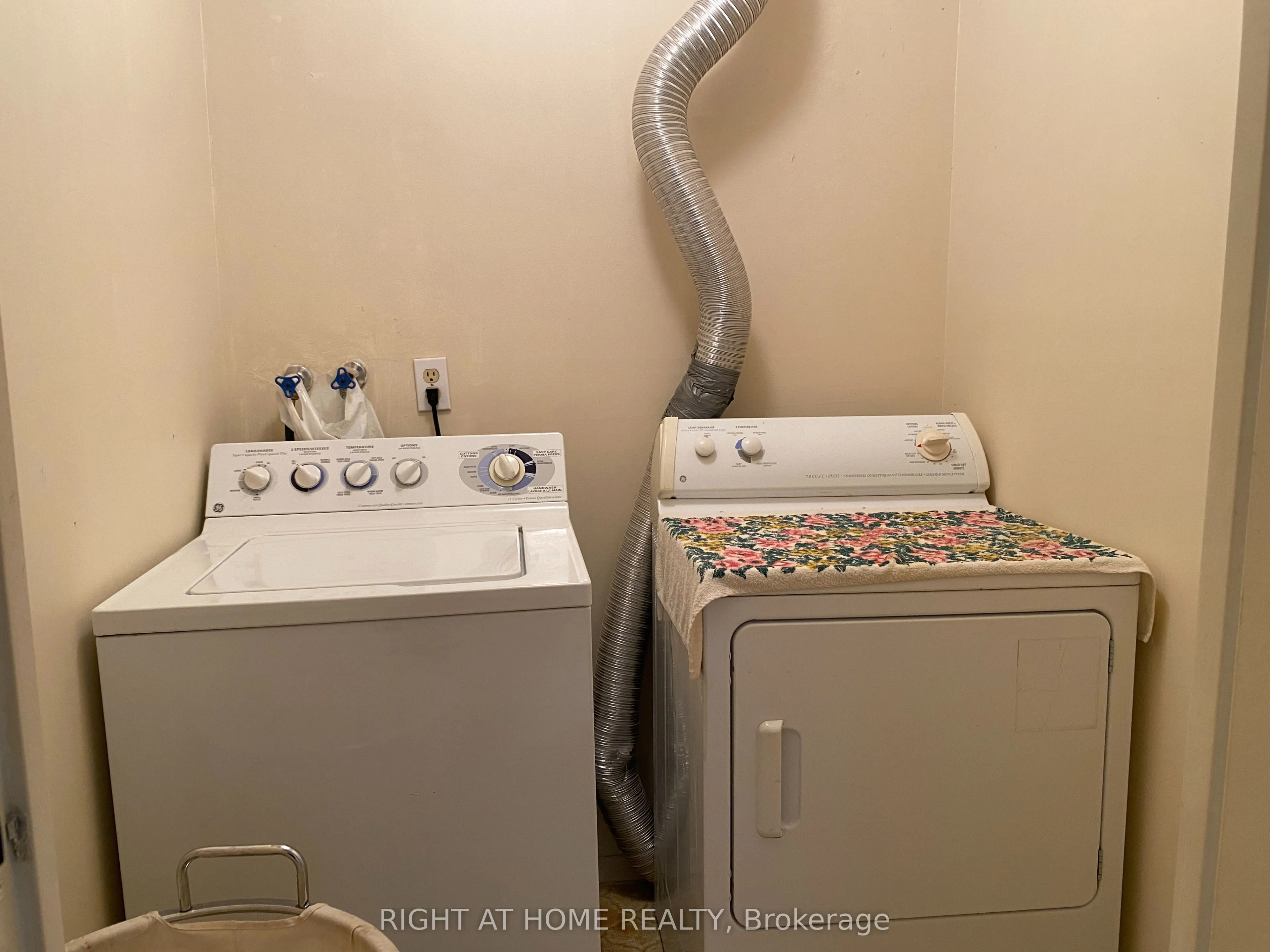 4060 Lawrence Avenue E, #505