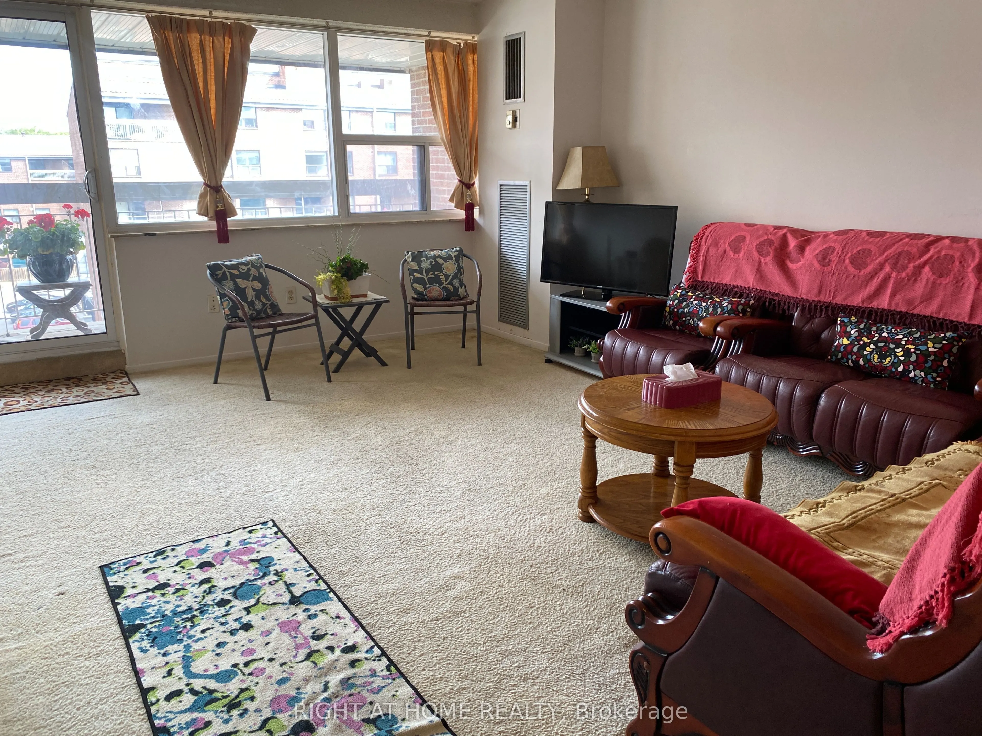 4060 Lawrence Avenue E, #505