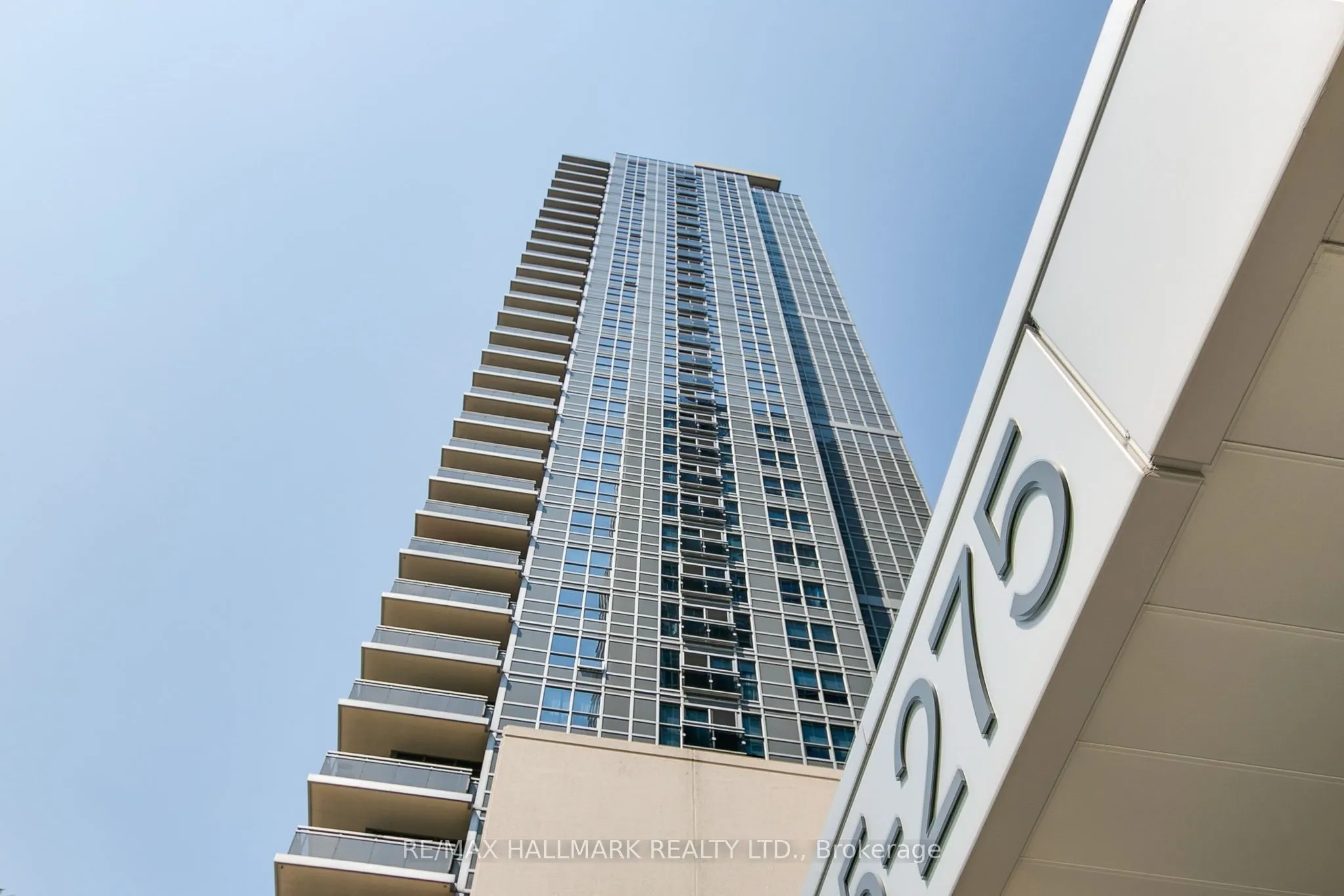 275 Village Green Square, #522