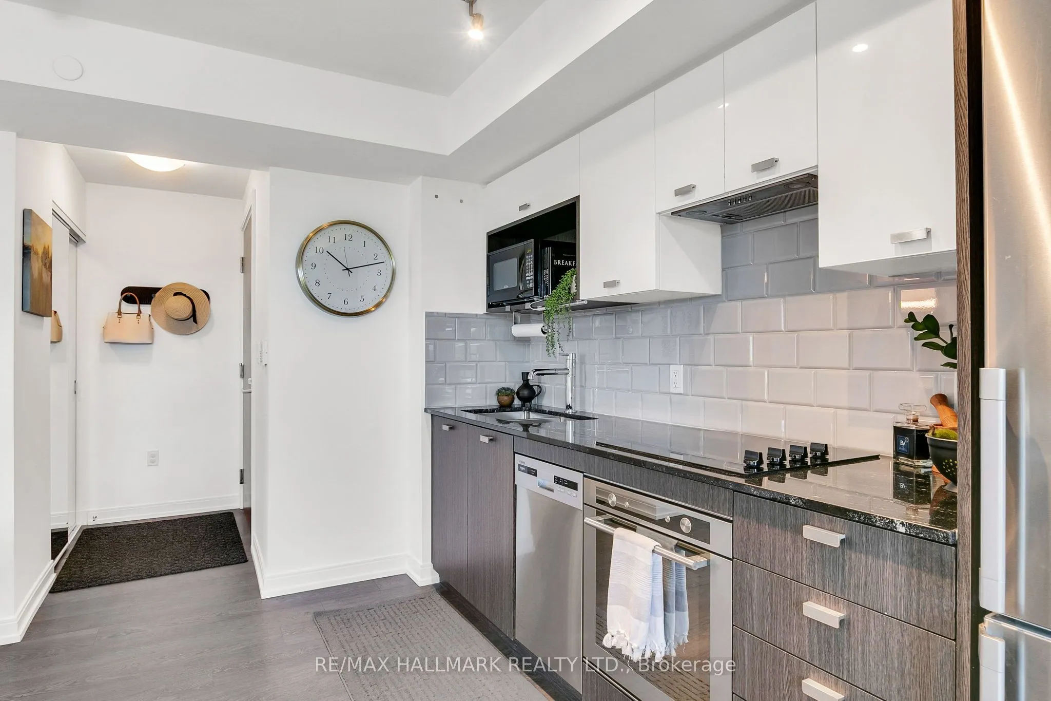 275 Village Green Square, #522