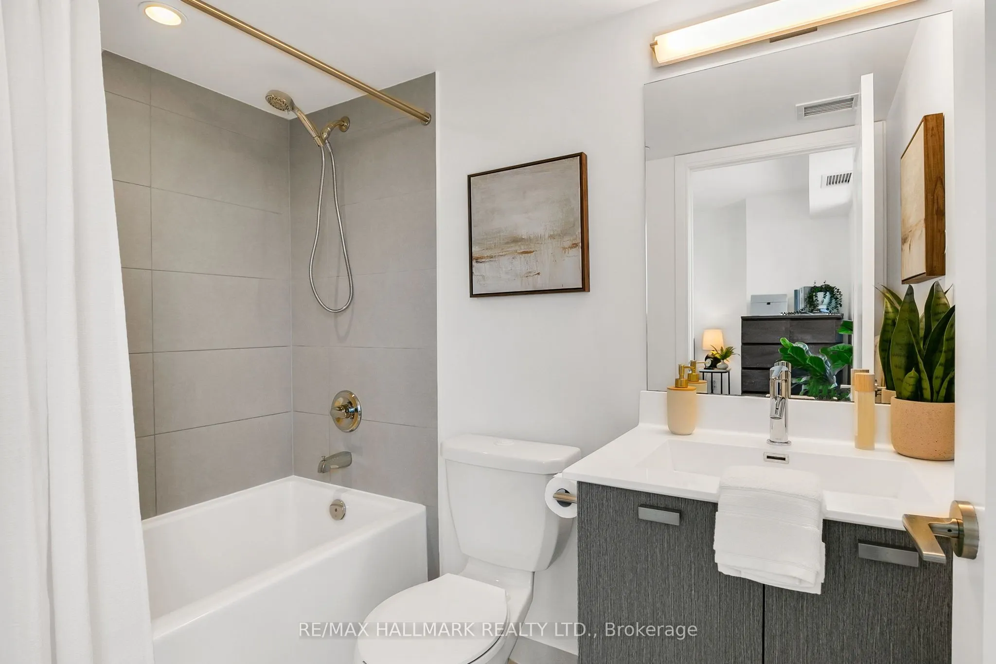 275 Village Green Square, #522