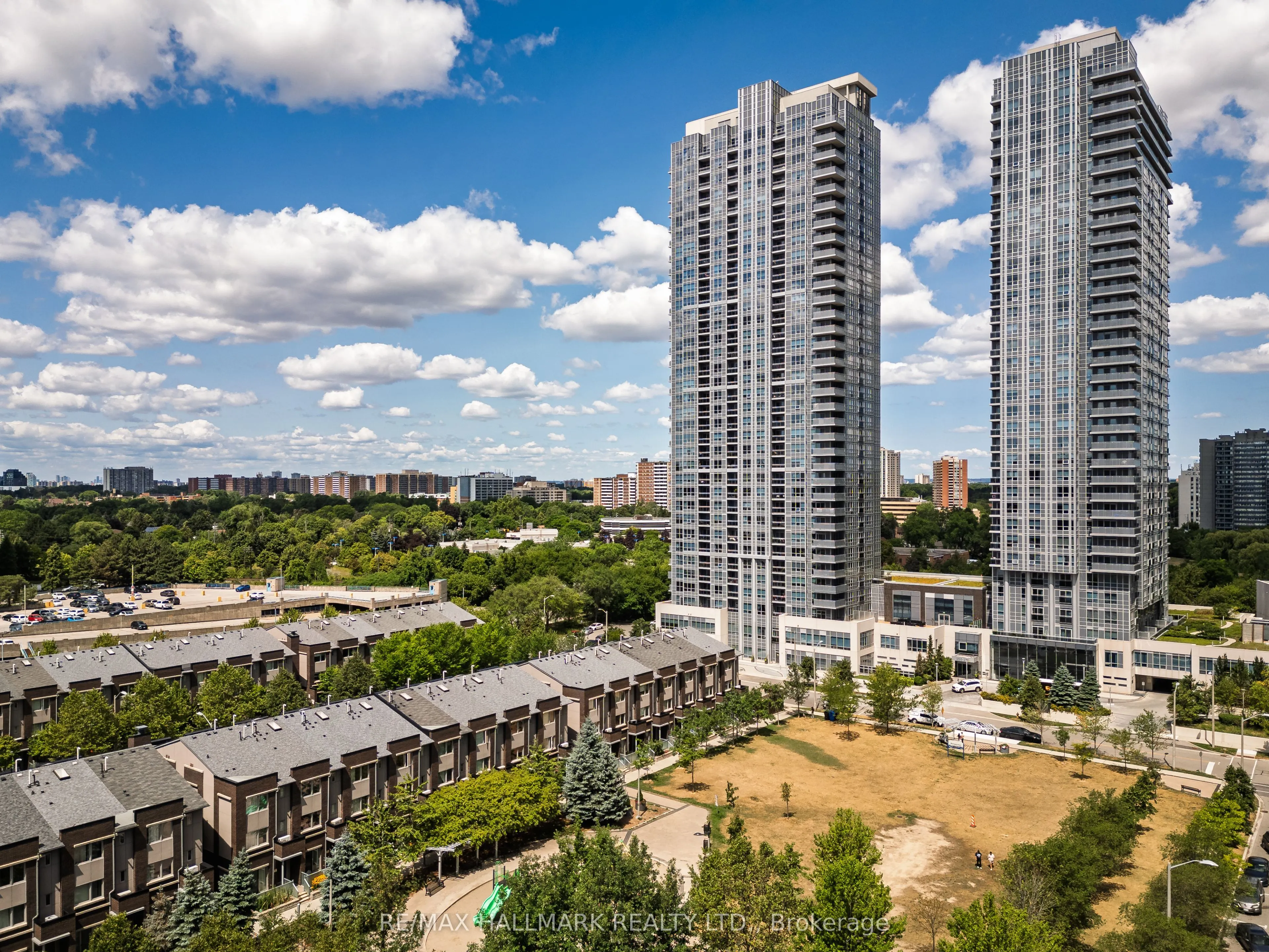 275 Village Green Square, #522