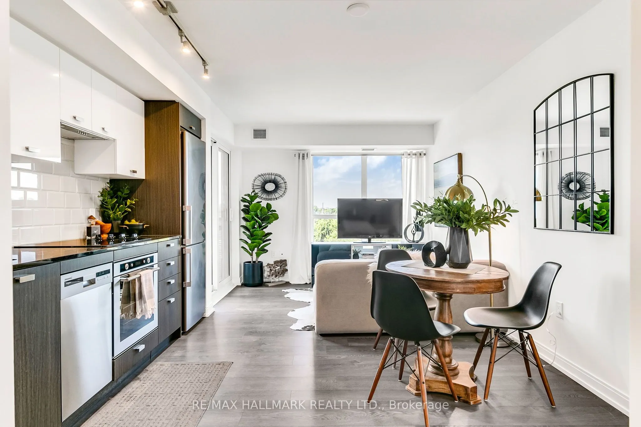 275 Village Green Square, #522