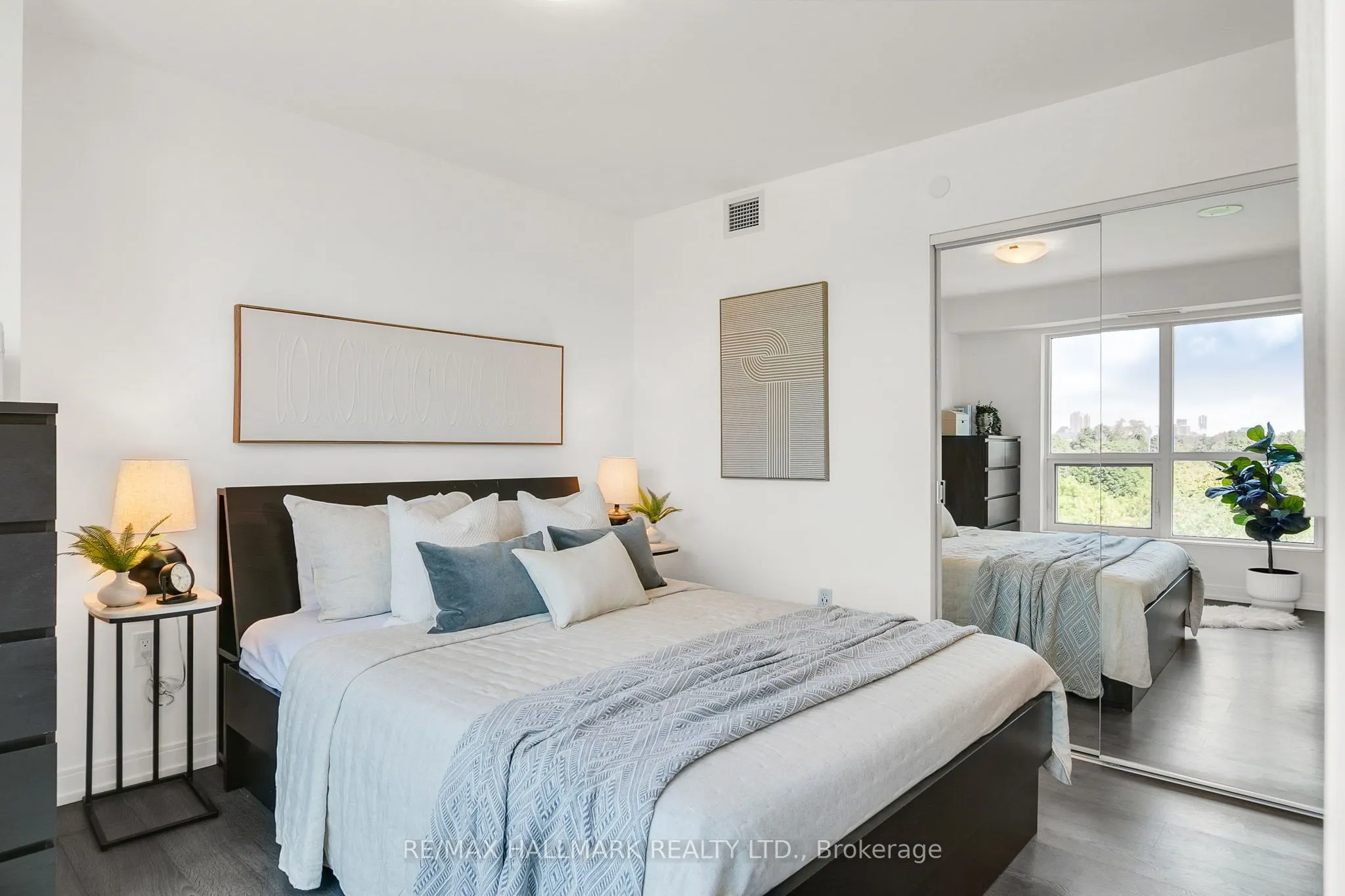 275 Village Green Square, #522