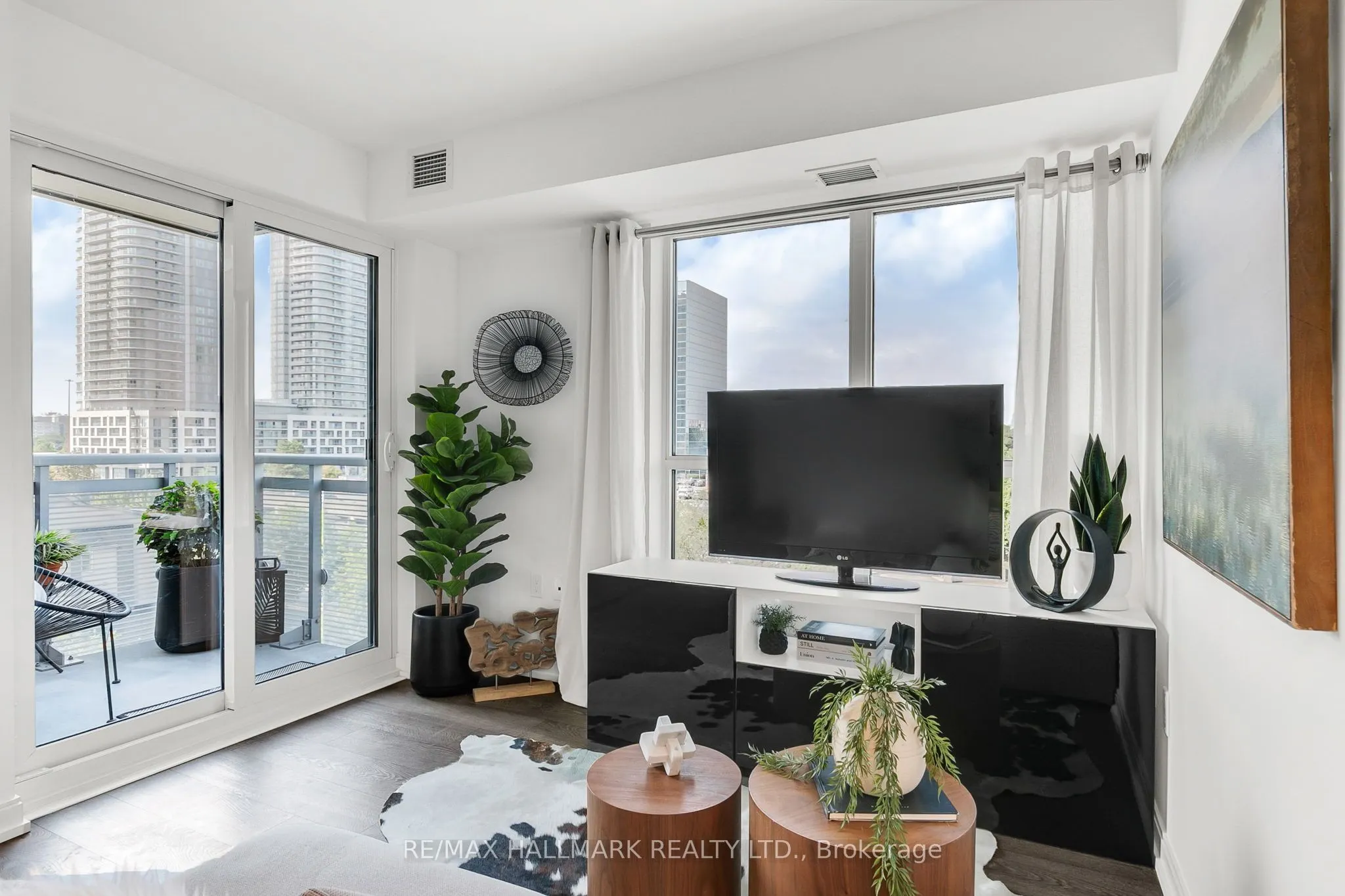 275 Village Green Square, #522