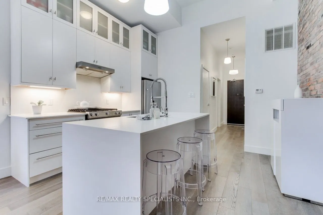 1842 Queen Street E, #204