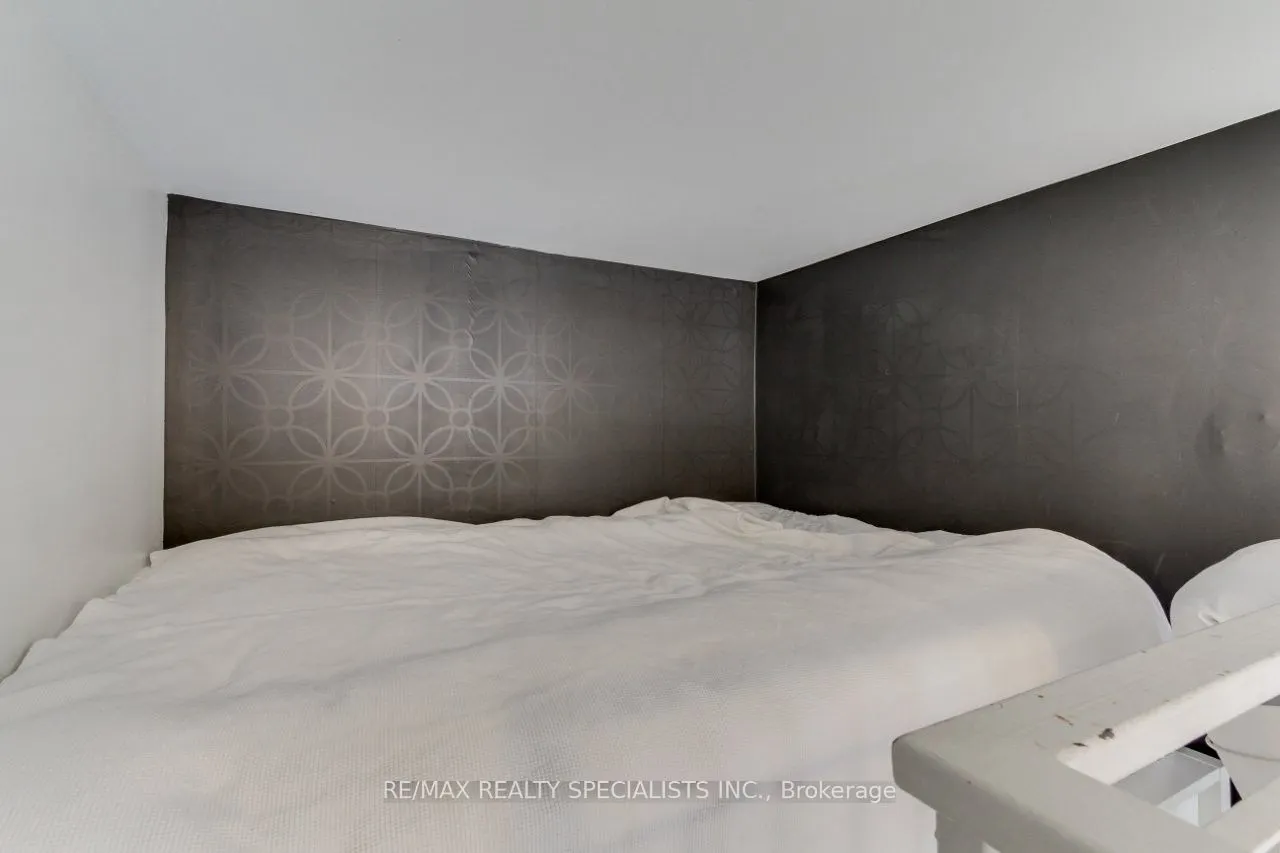 1842 Queen Street E, #204