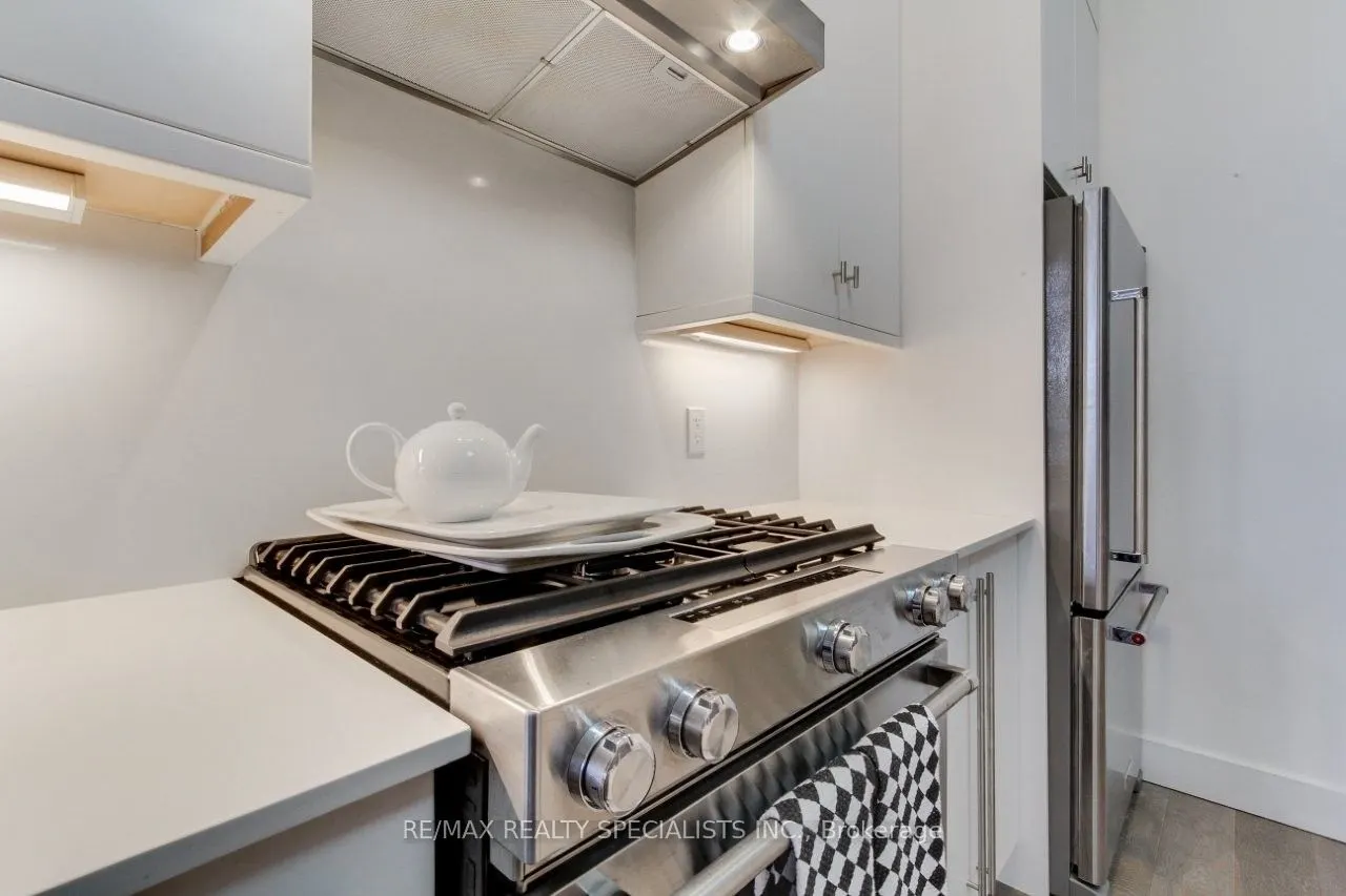 1842 Queen Street E, #204