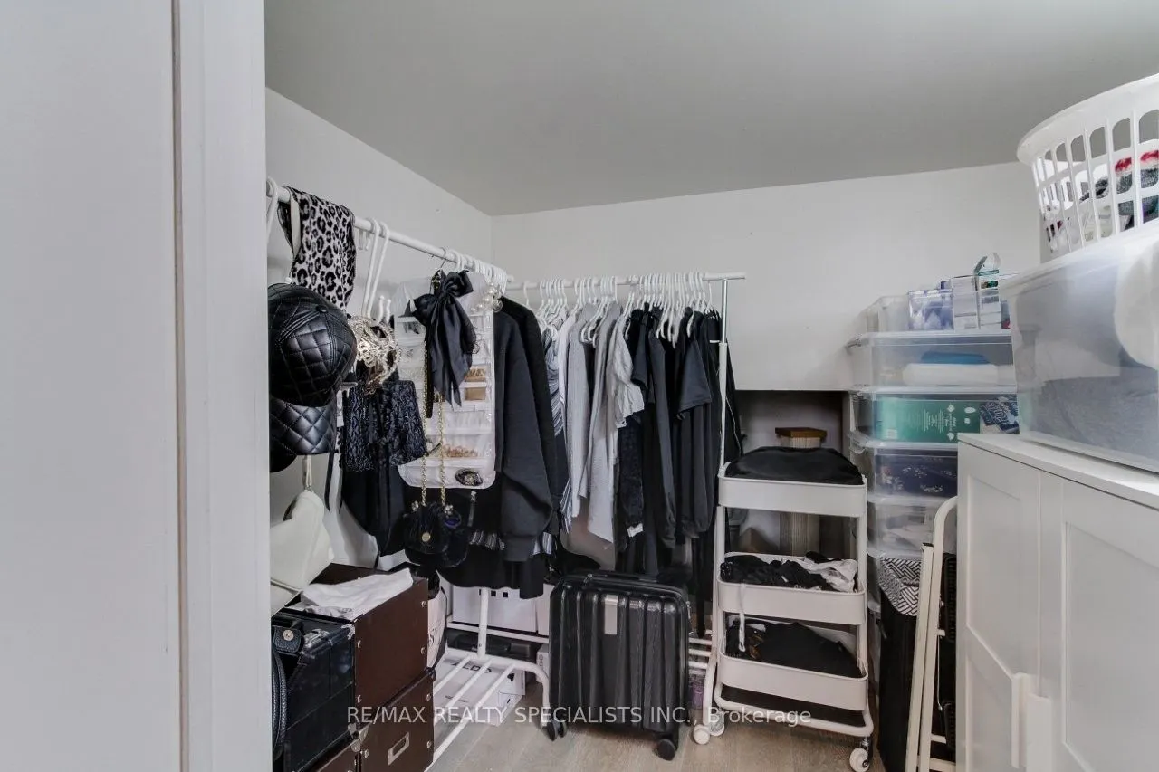 1842 Queen Street E, #204