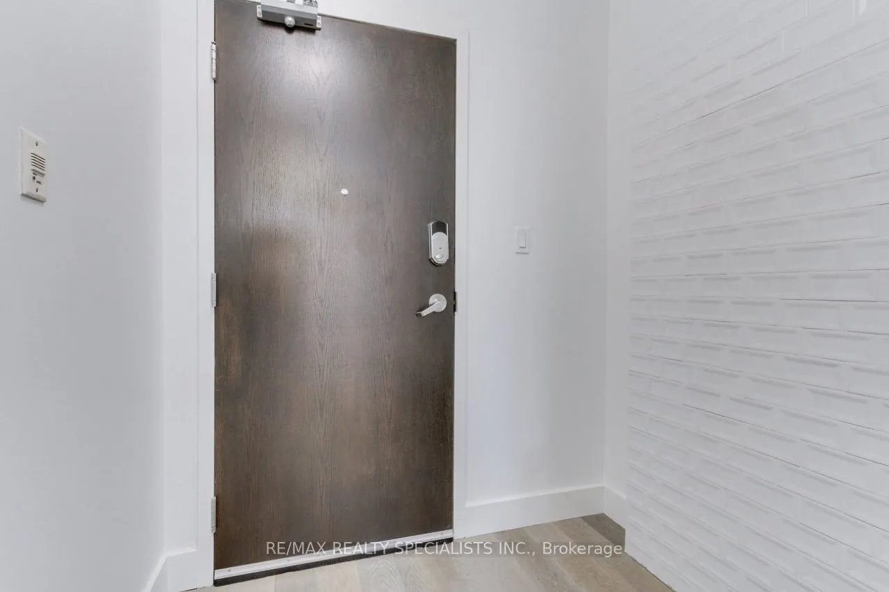 1842 Queen Street E, #204