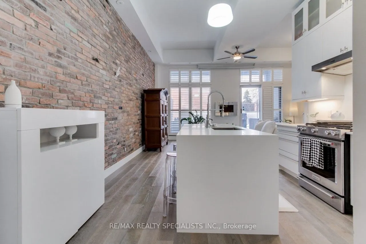1842 Queen Street E, #204