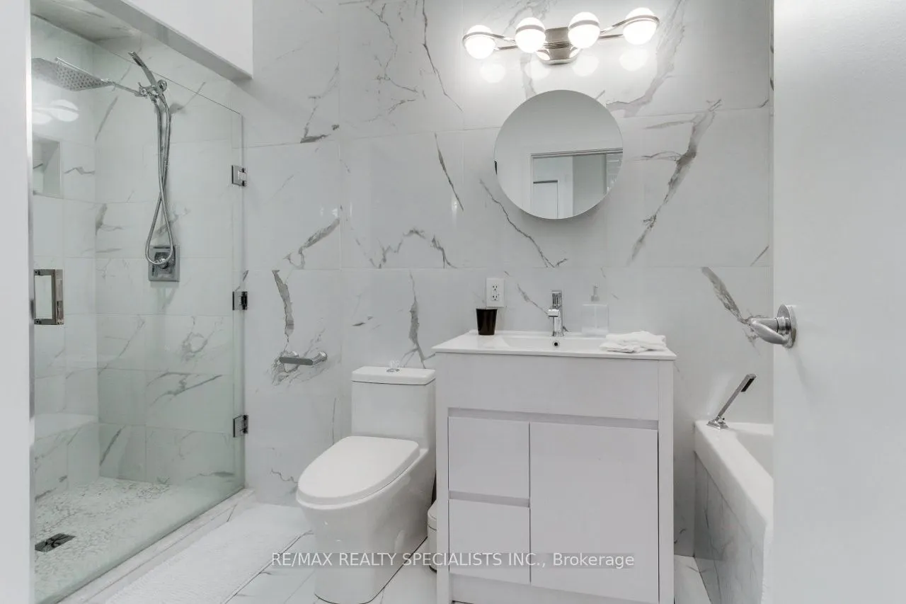 1842 Queen Street E, #204