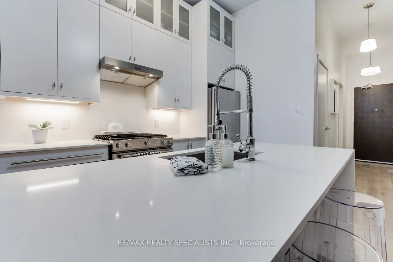 1842 Queen Street E, #204