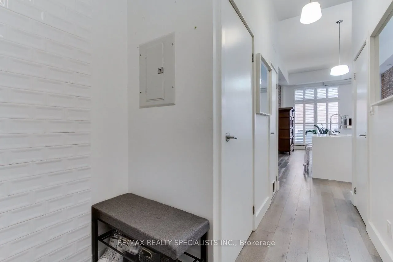 1842 Queen Street E, #204